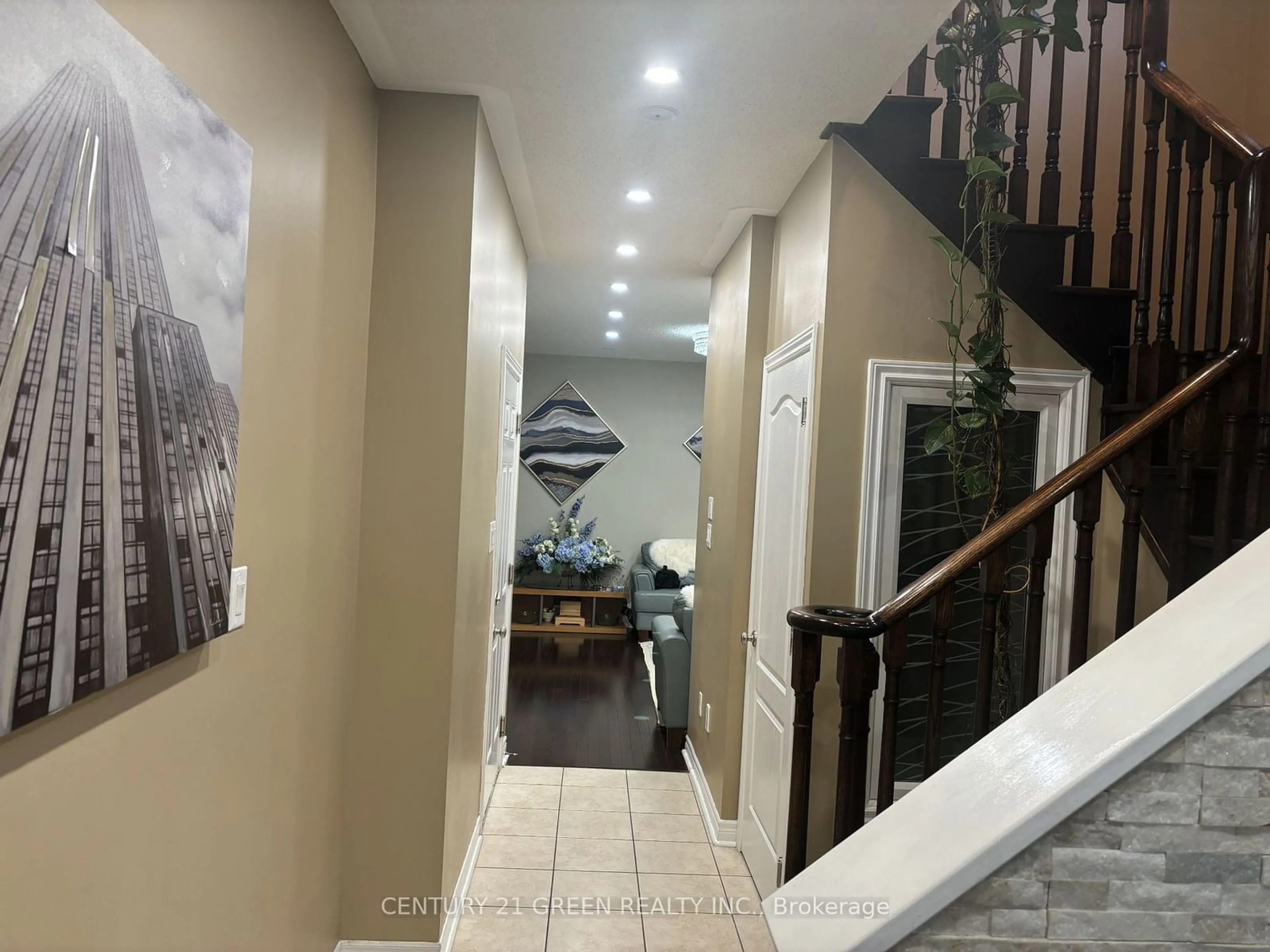 Indoor foyer for 5 Beechmont Dr, Brampton Ontario L6Y 0X1