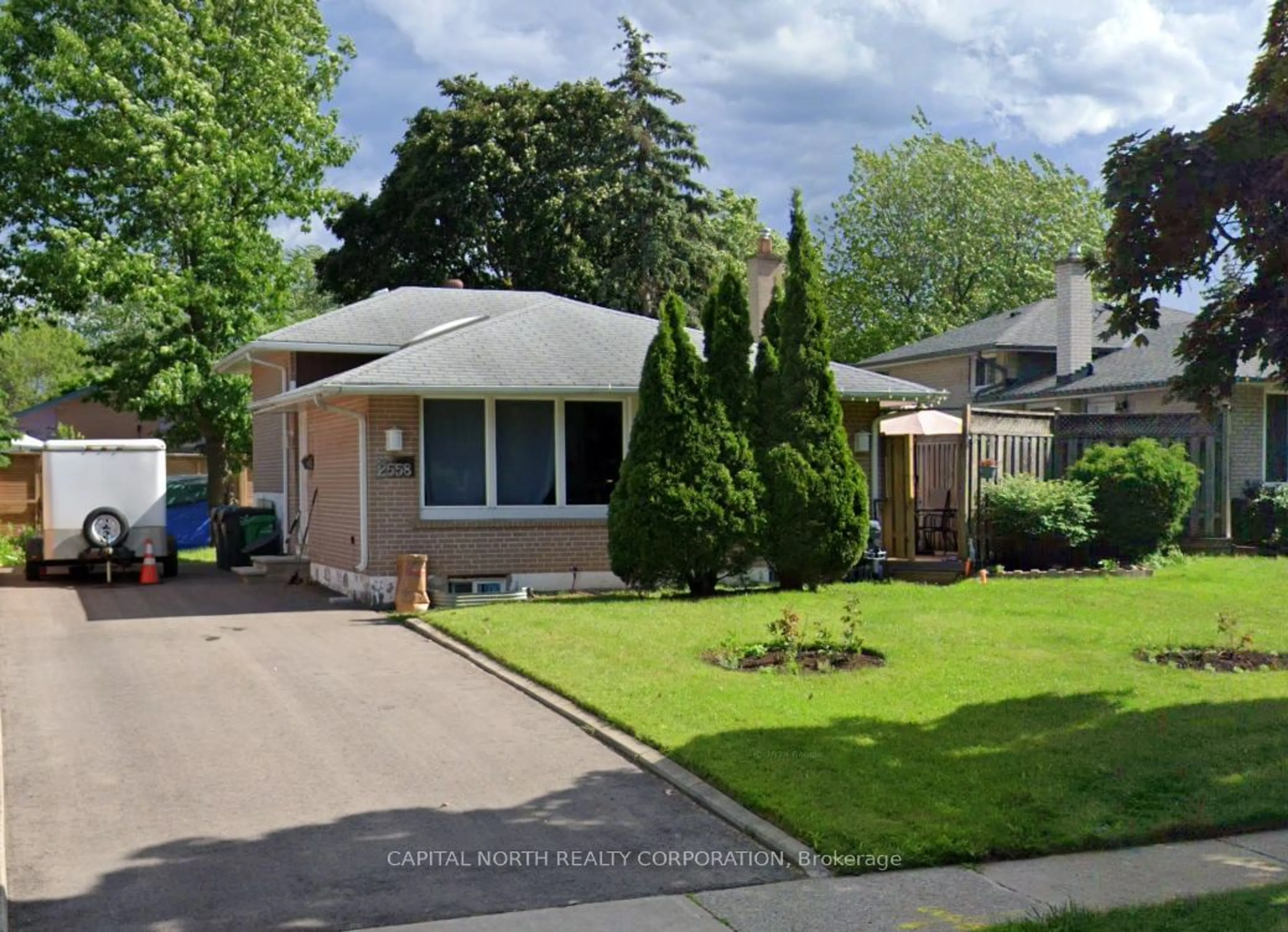 Frontside or backside of a home for 2558 Chalkwell Clse, Mississauga Ontario L5J 2B9