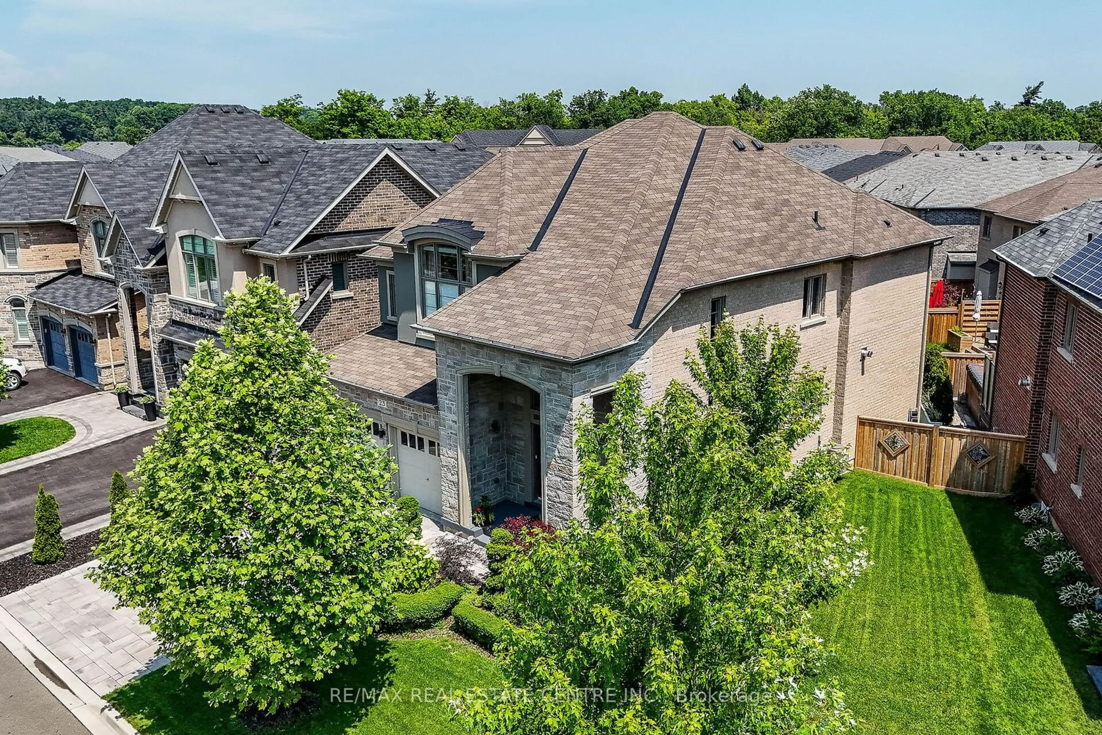 Frontside or backside of a home for 23 Prairie Creek Cres, Brampton Ontario L6Y 6C9