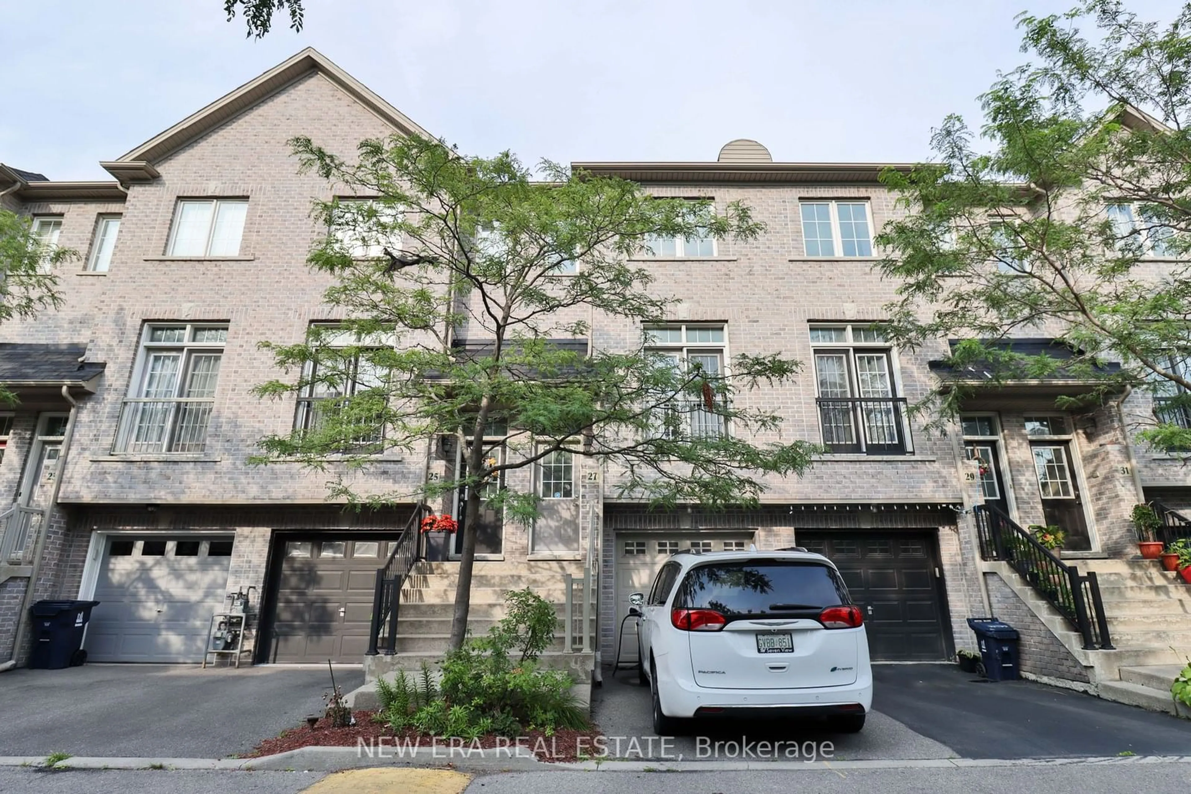 A pic from exterior of the house or condo for 27 Piggott Mews, Toronto Ontario M9N 0A4