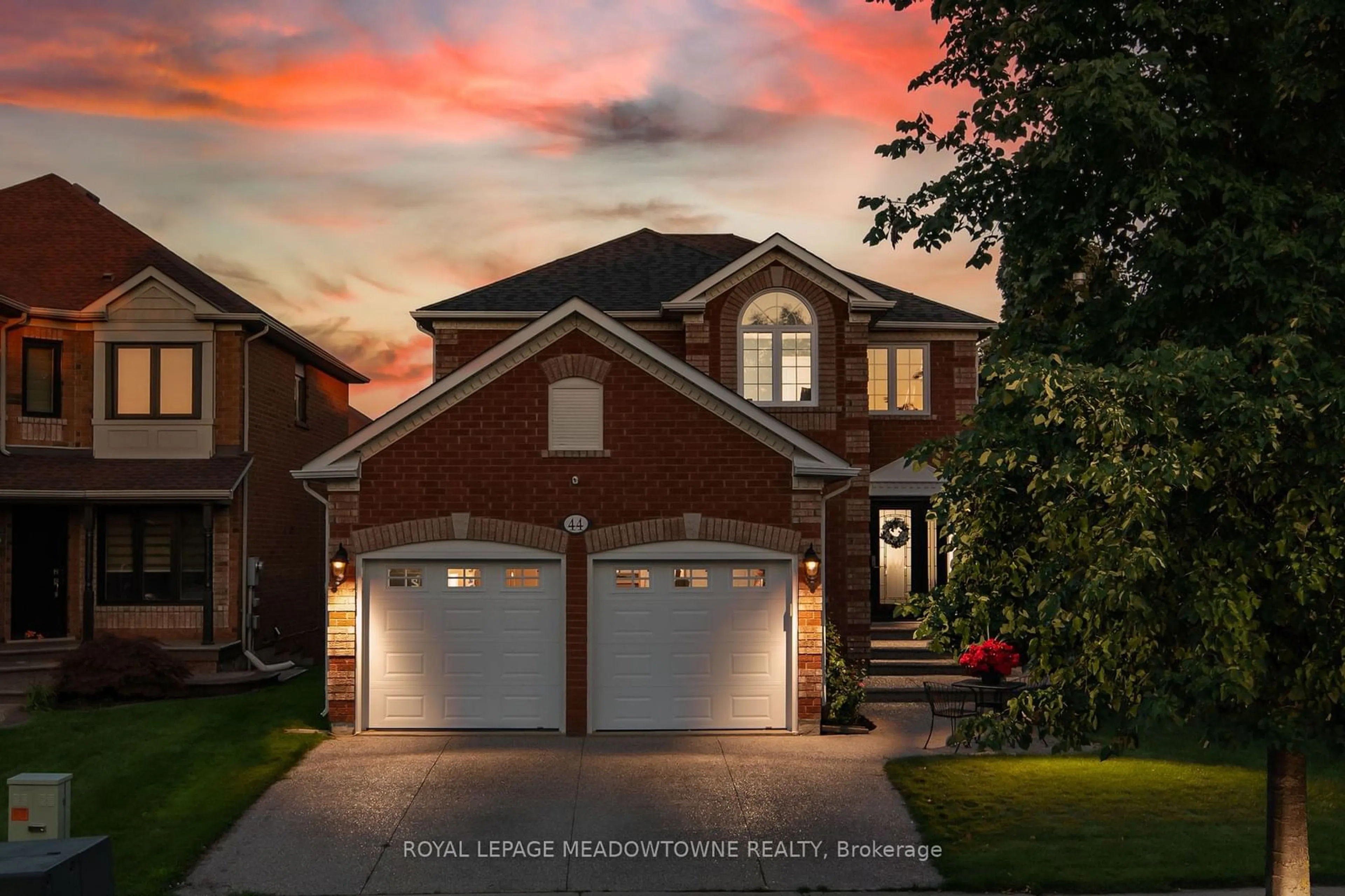 Home with brick exterior material for 44 Harley Ave, Halton Hills Ontario L7G 5R9