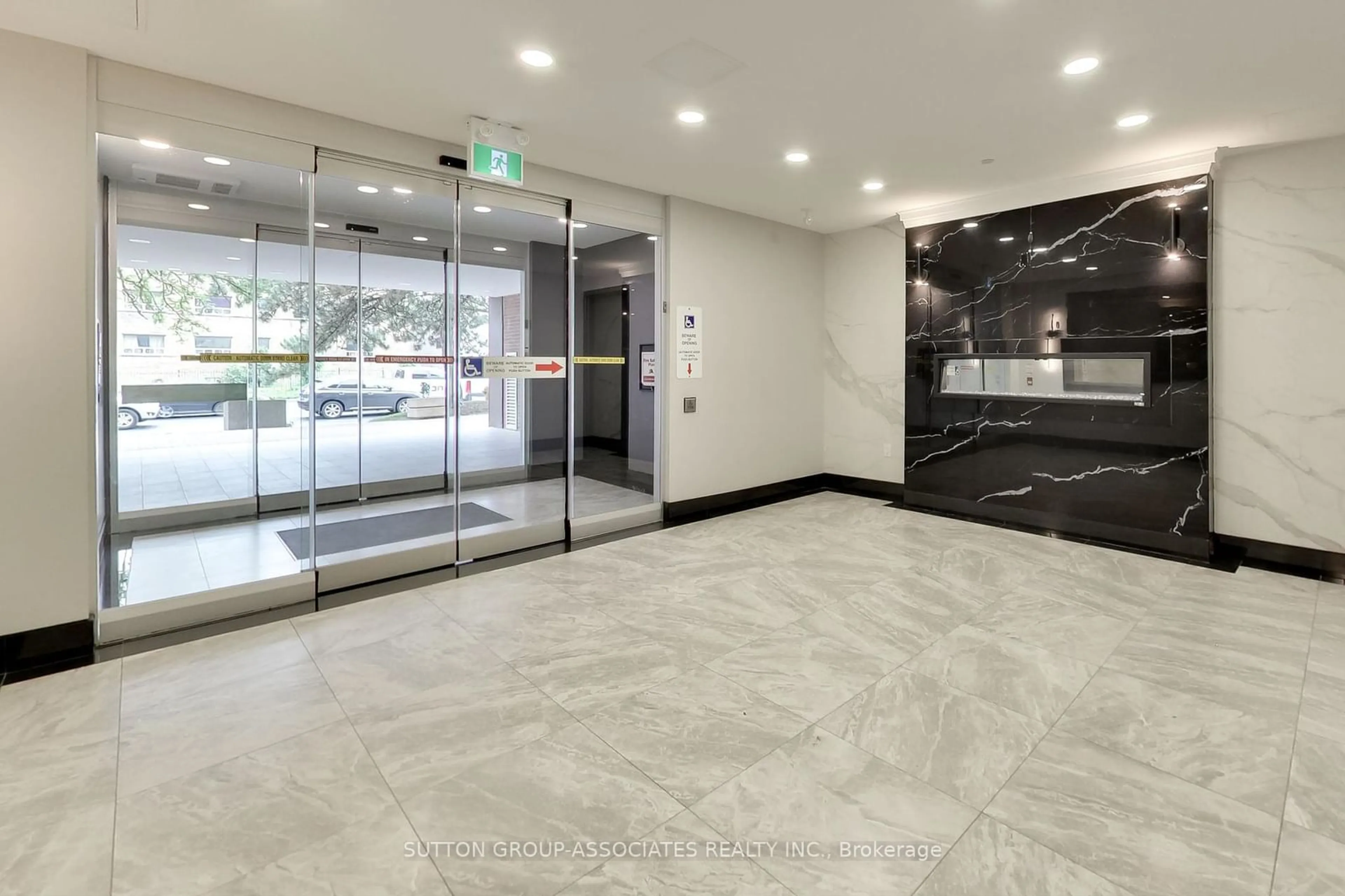 Indoor lobby, ceramic floors for 1881 Jane St #605, Toronto Ontario M9N 3S7