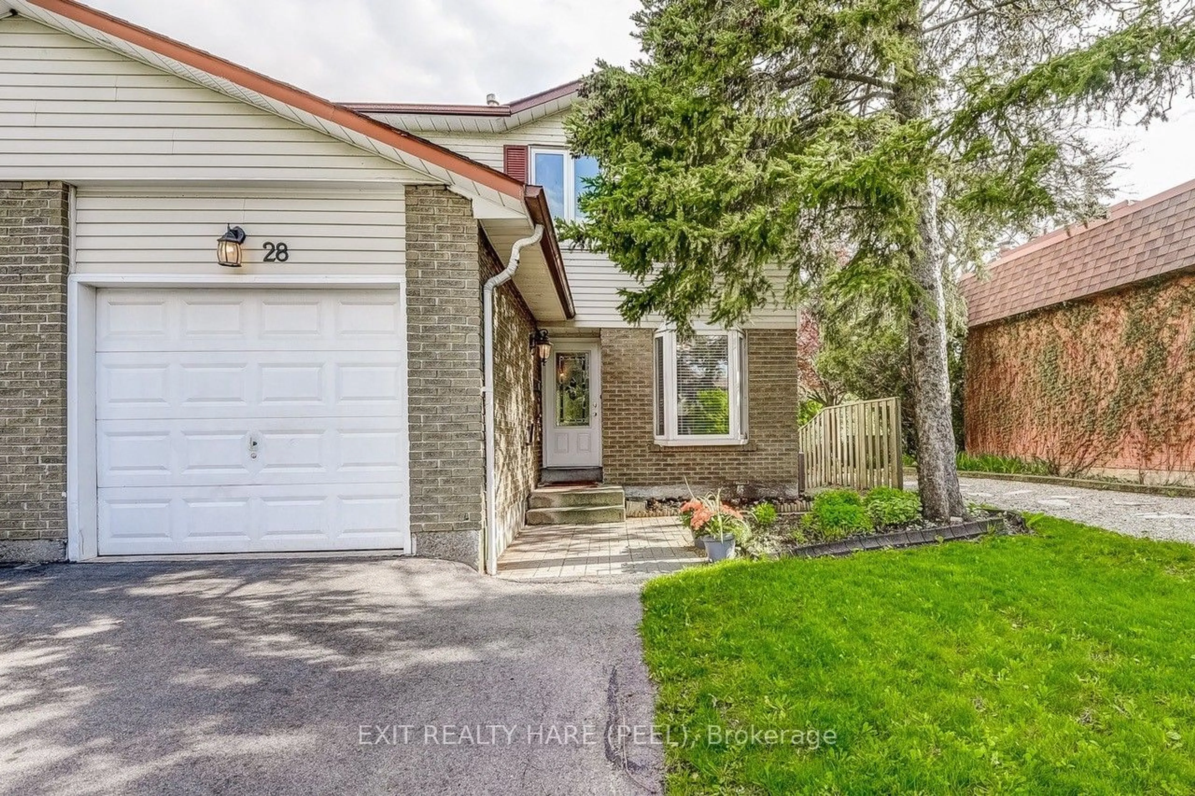 Frontside or backside of a home for 28 Parkside Dr, Brampton Ontario L6Y 2G9