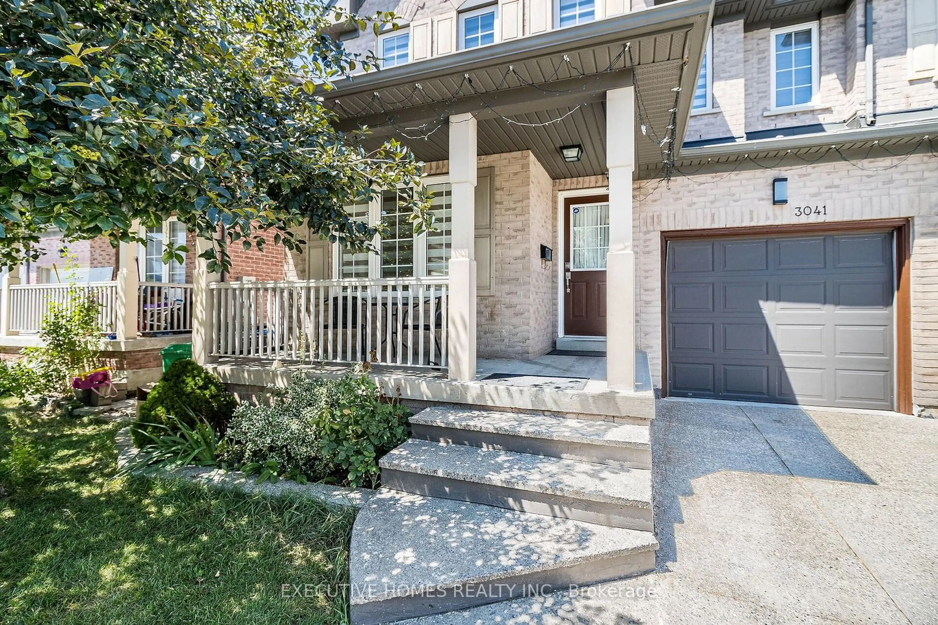 Home with brick exterior material for 3041 Lavenham Pl, Mississauga Ontario L5M 6K1