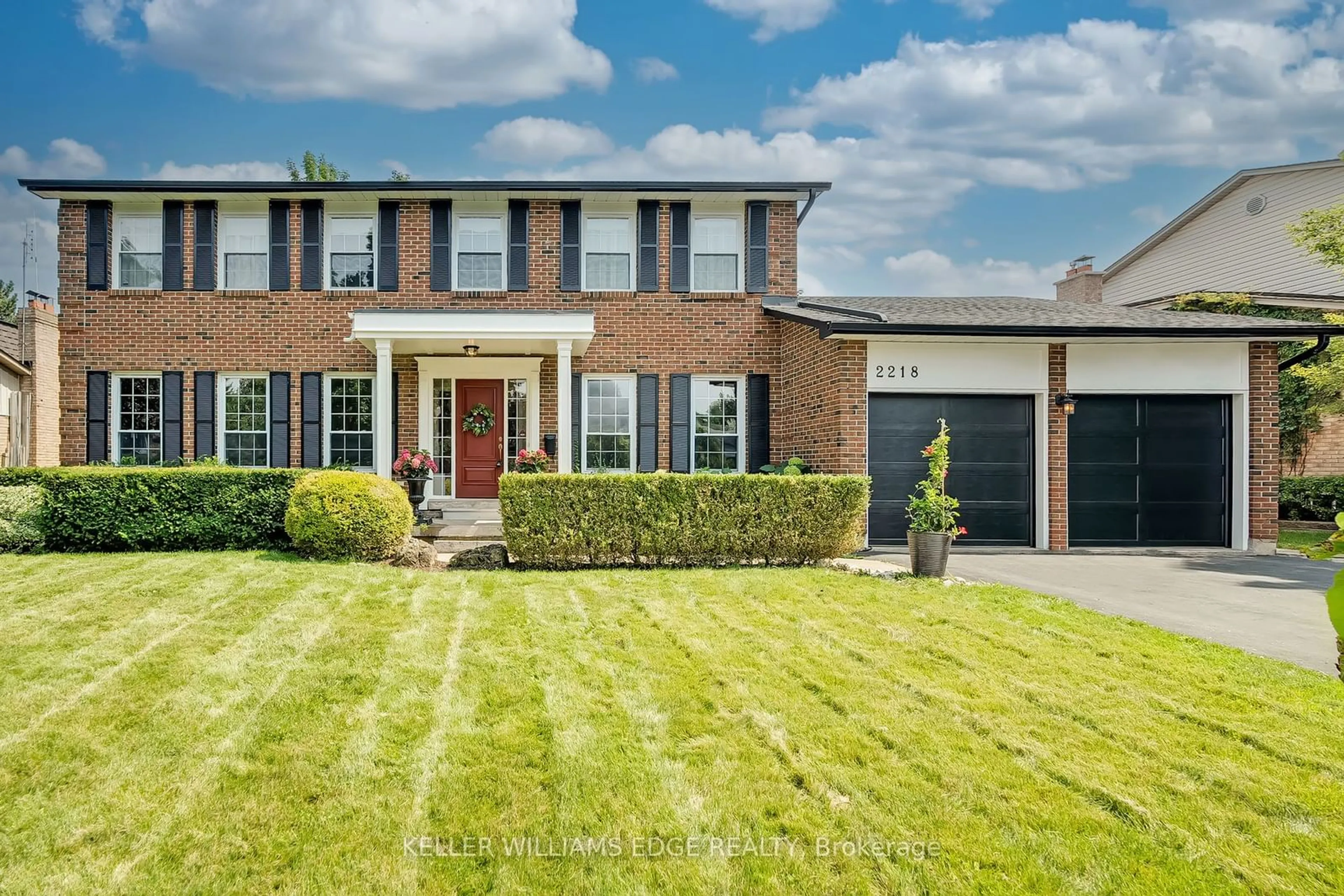 Home with brick exterior material for 2218 Belgrave Crt, Burlington Ontario L7P 3R5