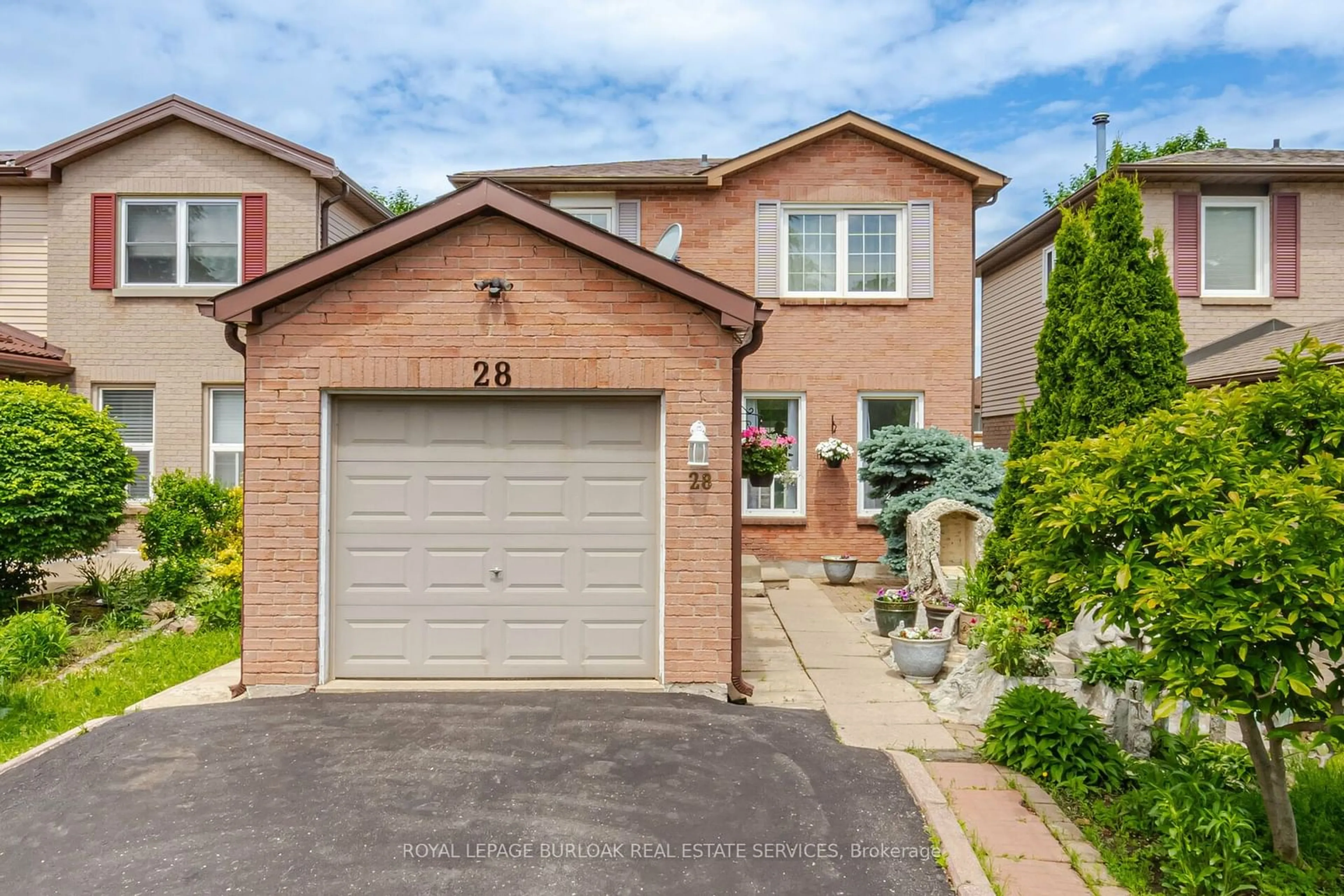 Frontside or backside of a home for 28 Festoon Pl, Brampton Ontario L6T 4R4