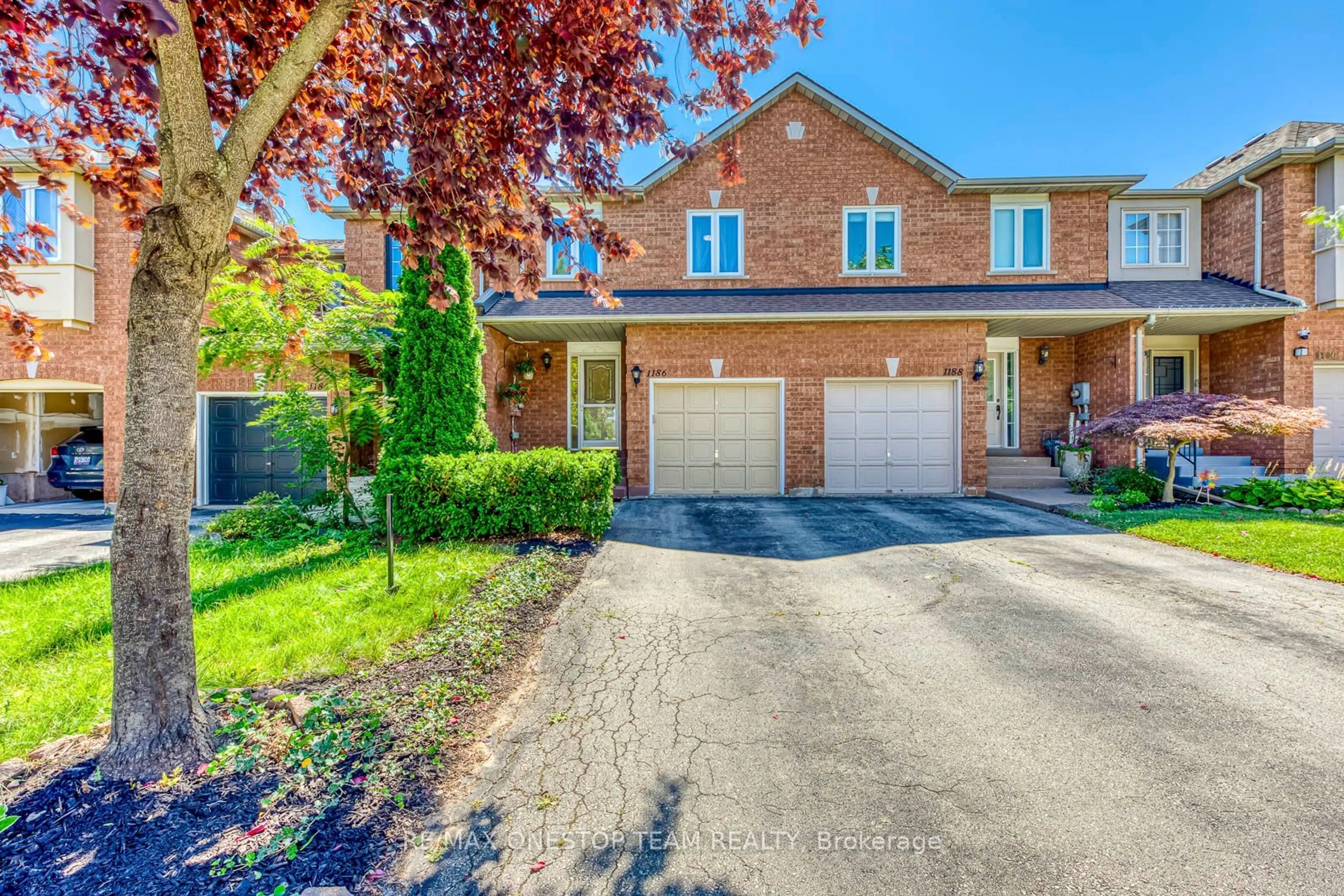 A pic from exterior of the house or condo for 1186 Treetop Terr, Oakville Ontario L6M 3N2