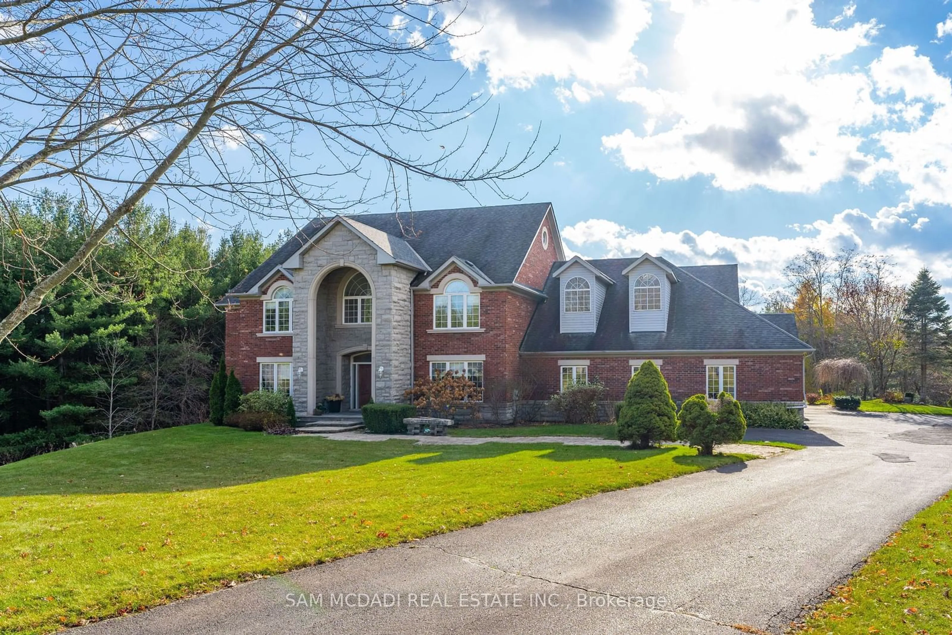 Frontside or backside of a home for 10 Stonehart St, Caledon Ontario L7E 0B7