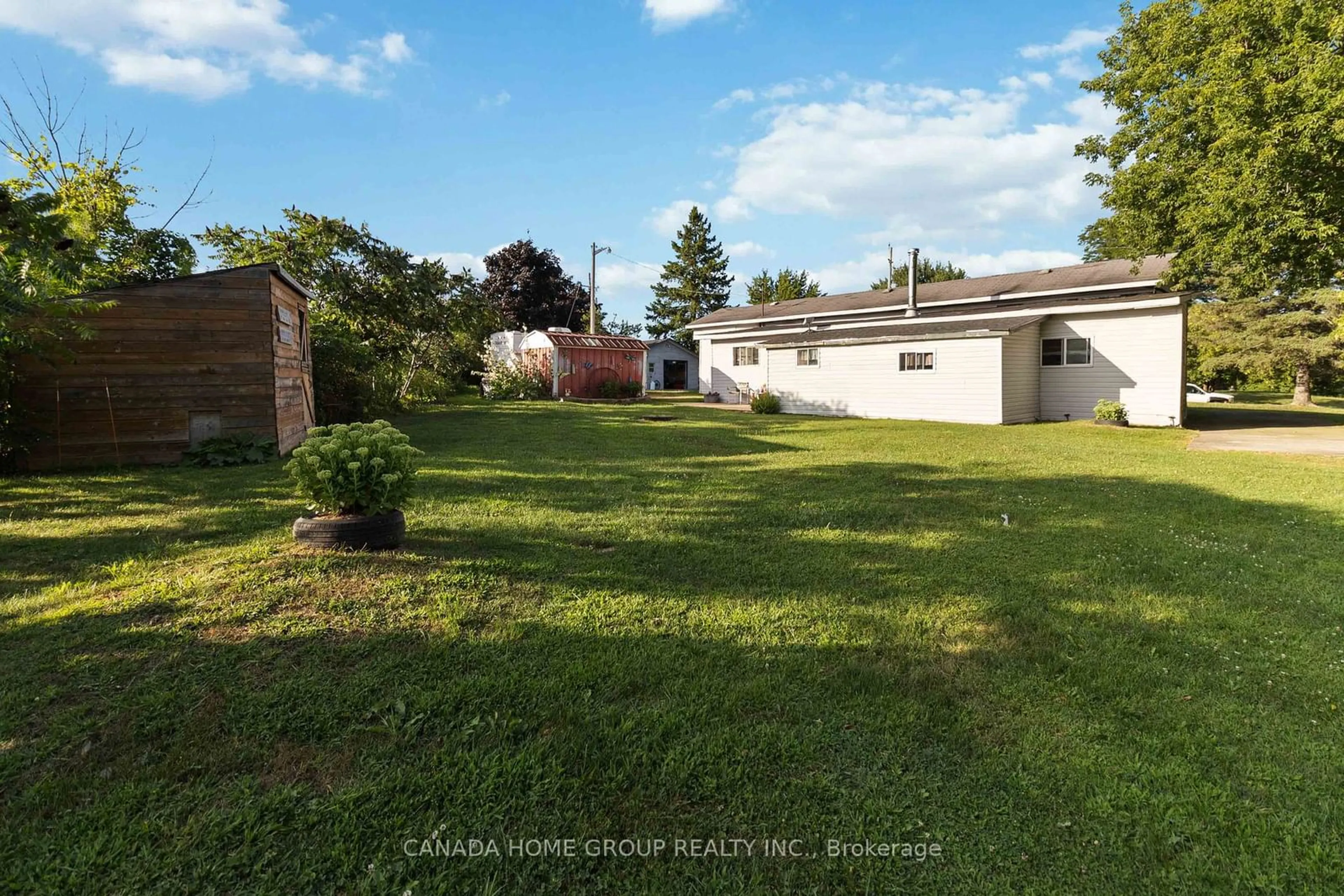 Fenced yard for 9034 Guelph Junction Rd, Milton Ontario L0P 1B0