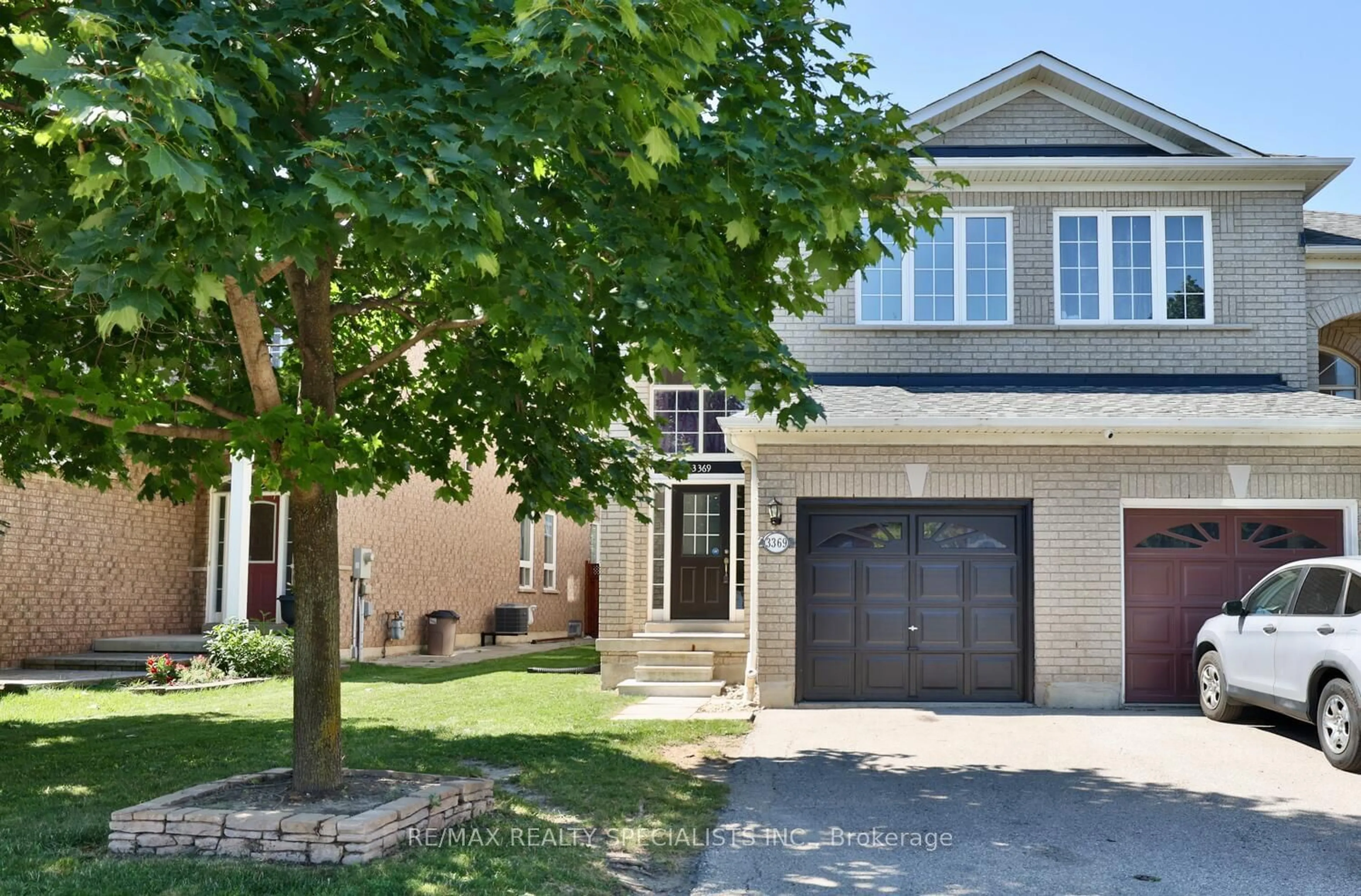 Outside view for 3369 Fountain Park Ave, Mississauga Ontario L5M 7E2