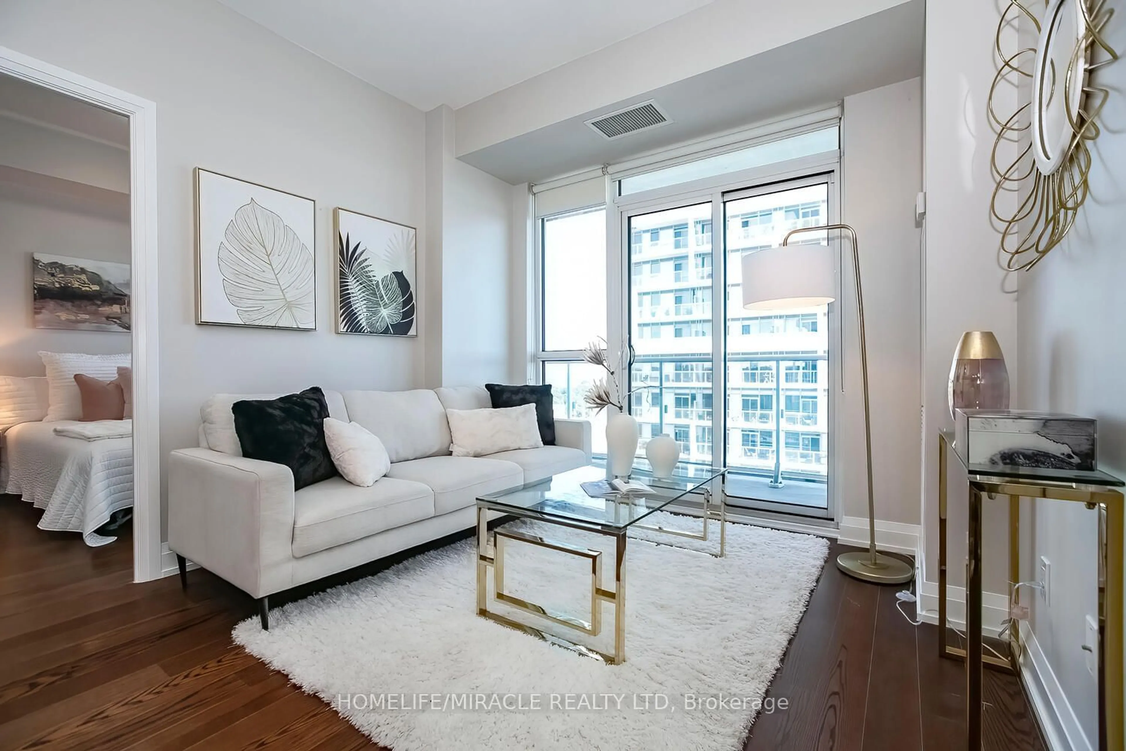 Living room for 65 Speers Rd #1106, Oakville Ontario L6K 0J1