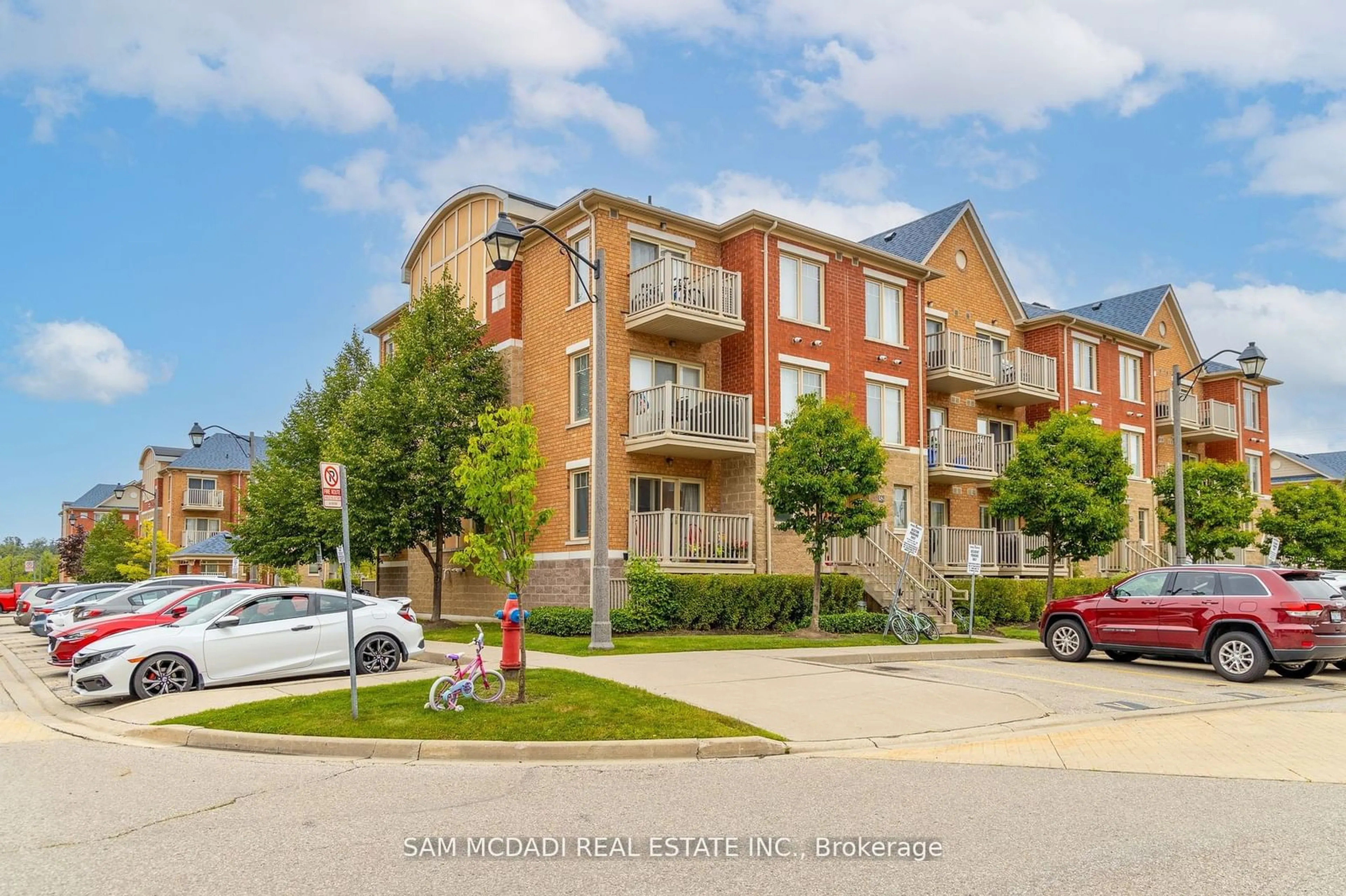 A pic from exterior of the house or condo for 5050 Intrepid Dr #51, Mississauga Ontario L5M 0E6