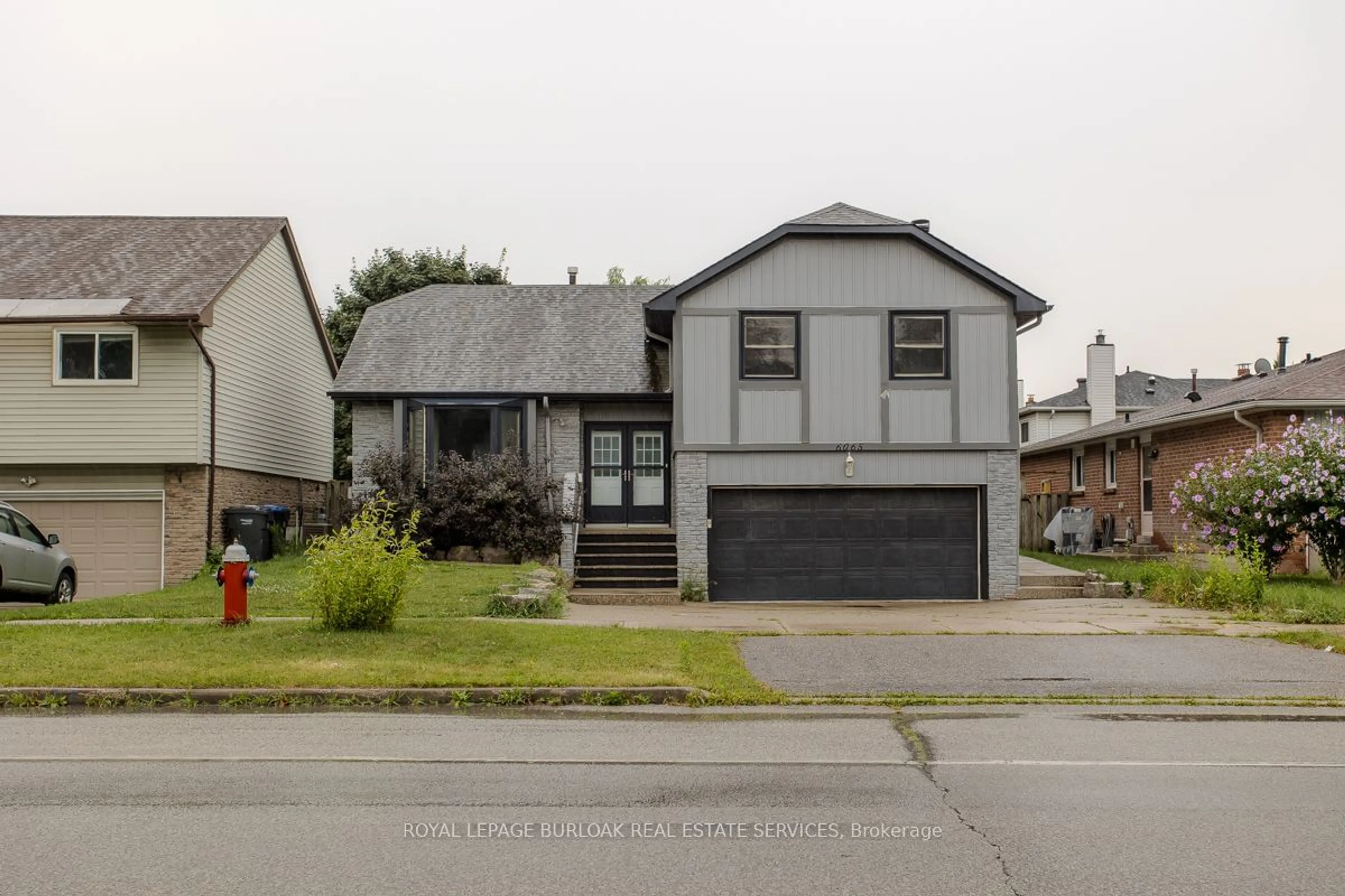 Frontside or backside of a home for 6065 Montevideo Rd, Mississauga Ontario L5N 2E7