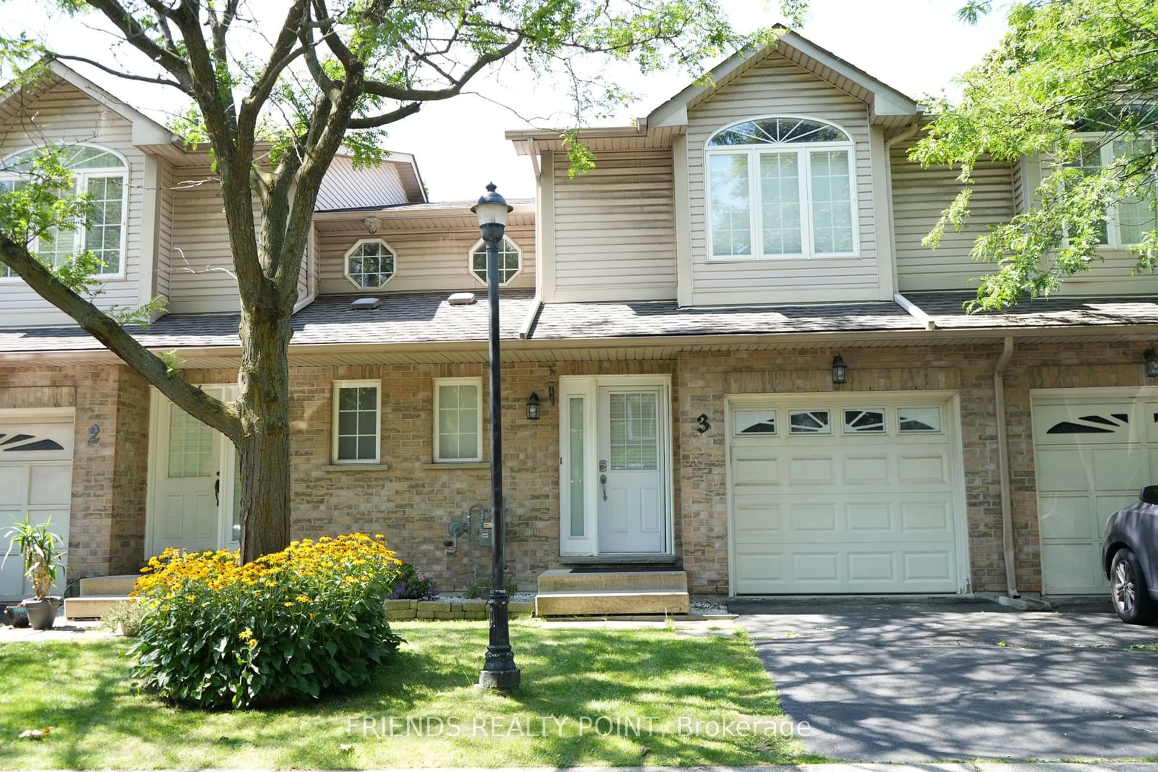 A pic from exterior of the house or condo for 1335 Guelph Line #3, Burlington Ontario L7P 2T2