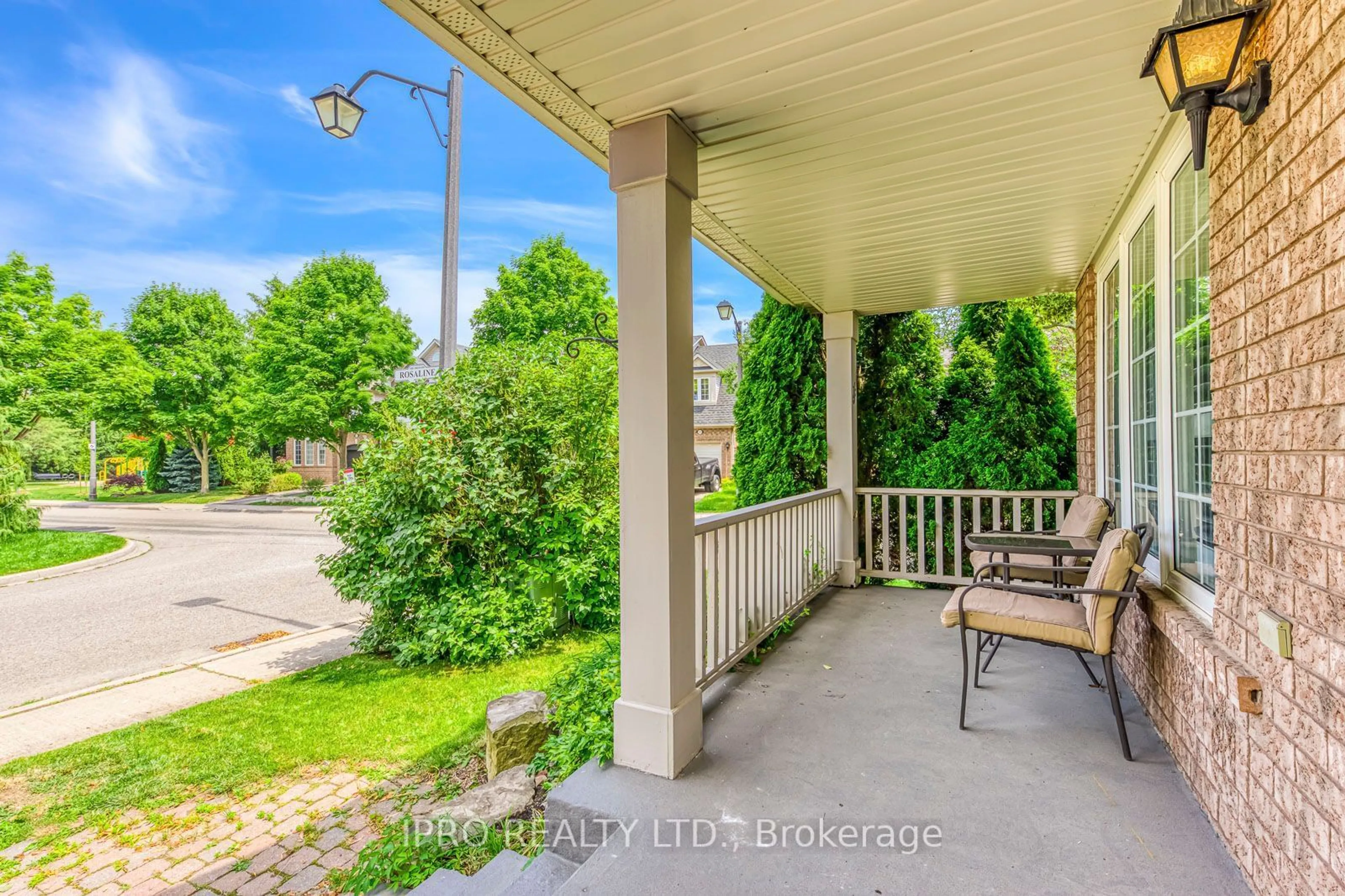 Patio for 2251 Kenneth Cres, Burlington Ontario L7L 6T4