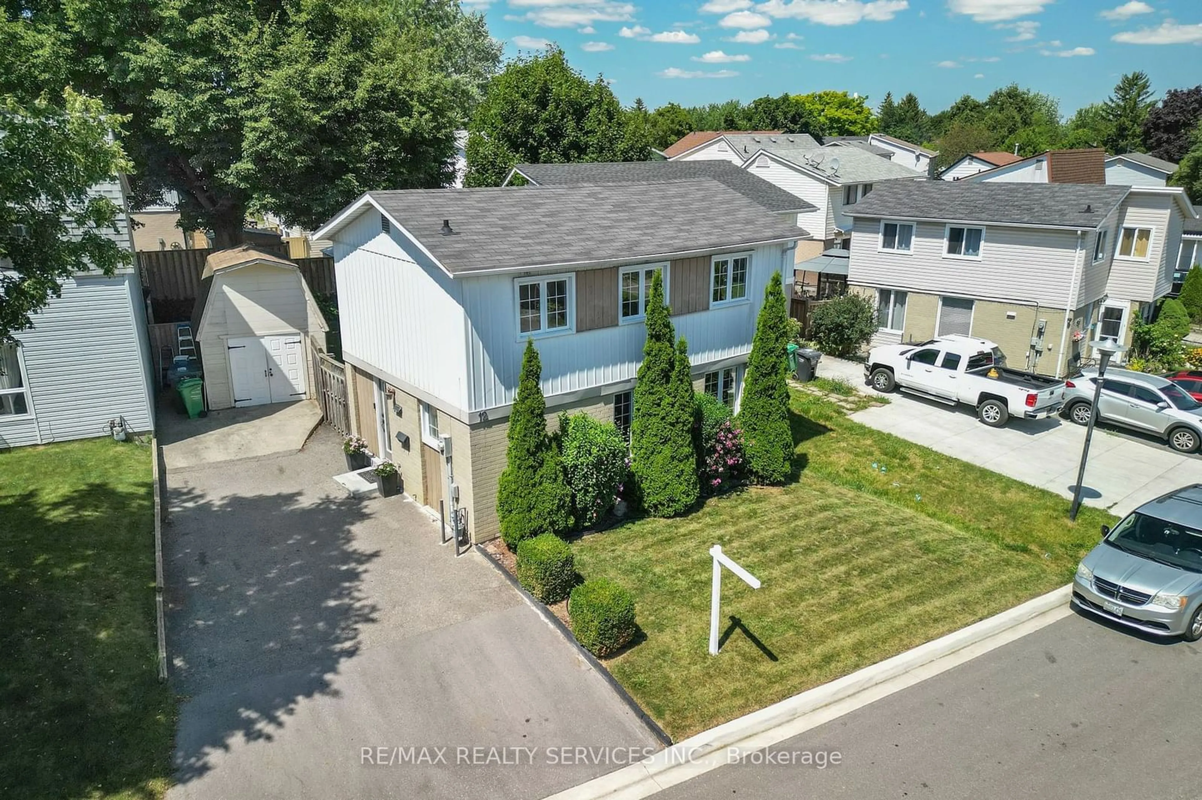 Frontside or backside of a home for 12 Hector Crt, Brampton Ontario L6S 1P1