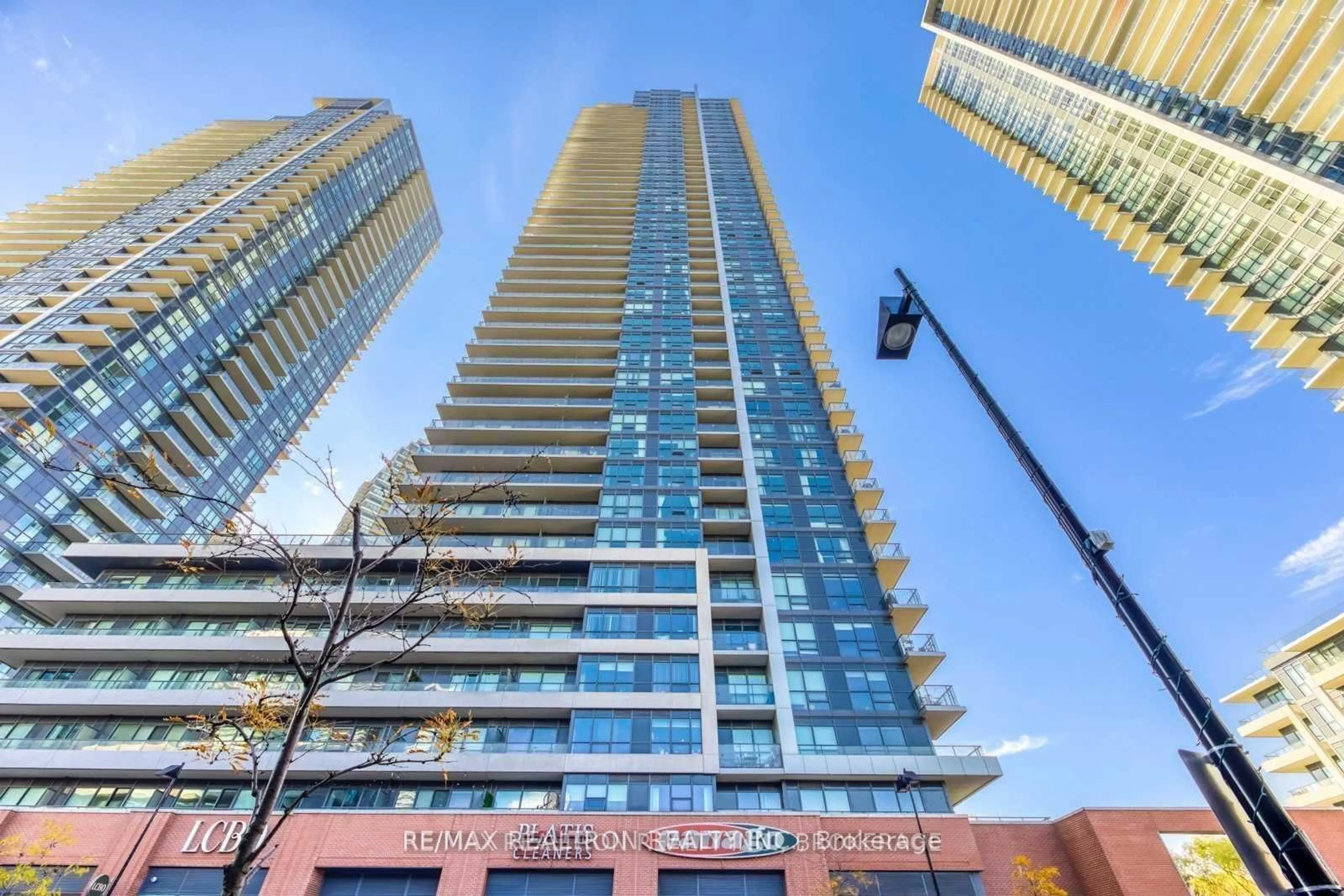 A pic from exterior of the house or condo for 2220 Lake Shore Blvd #2608, Toronto Ontario M8V 0C1