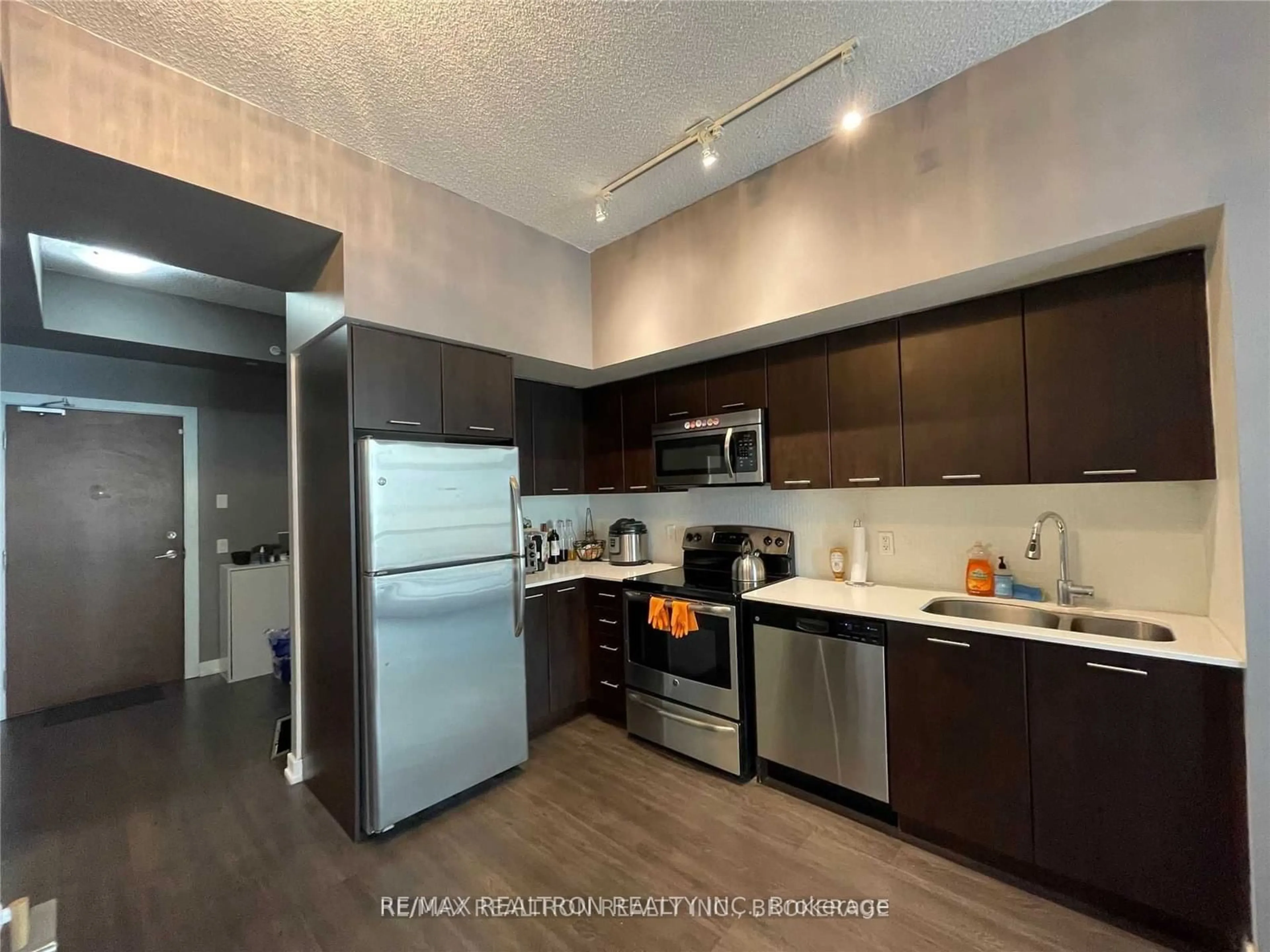 Standard kitchen for 2220 Lake Shore Blvd #2608, Toronto Ontario M8V 0C1