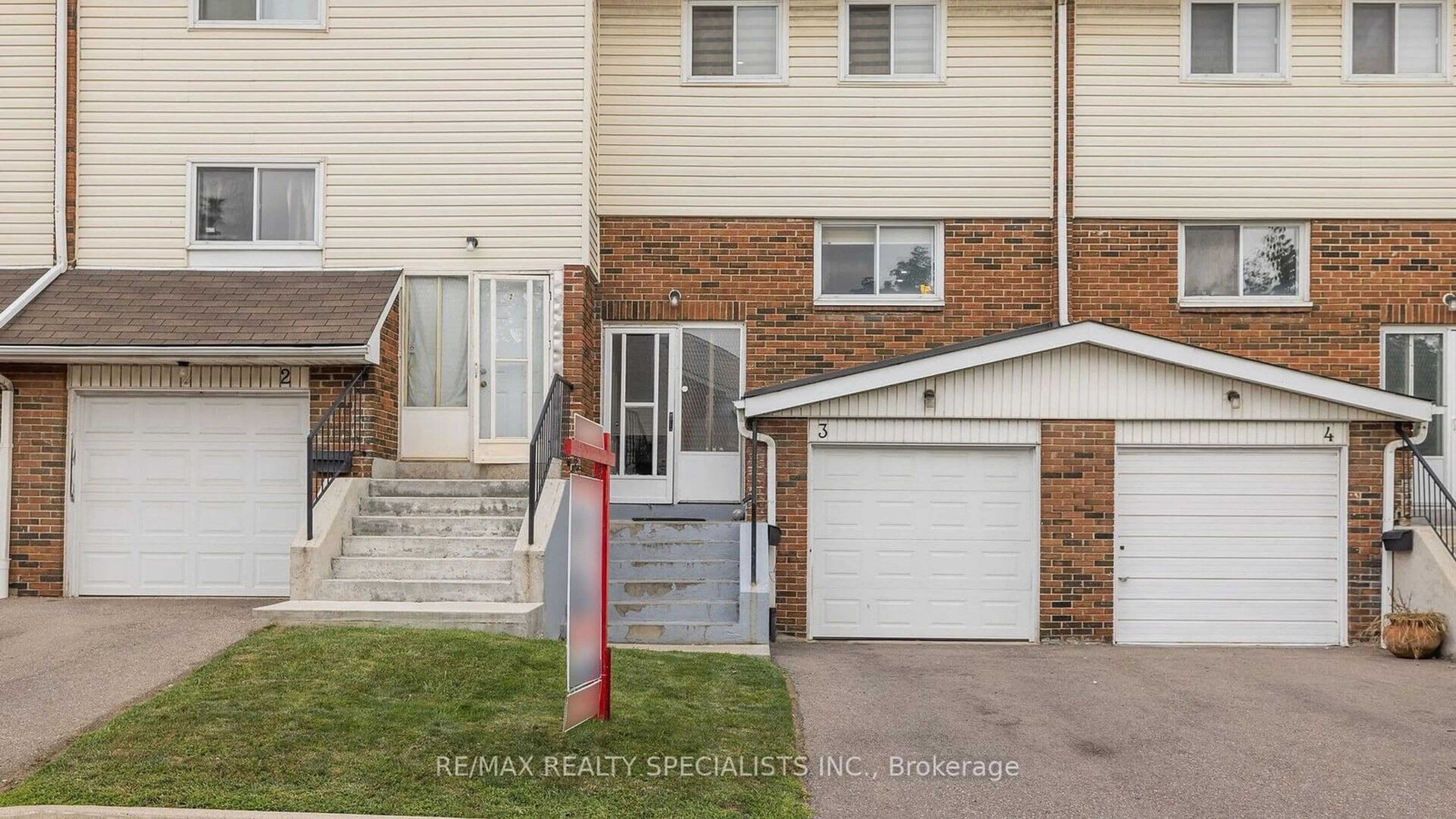 A pic from exterior of the house or condo for 3 Sandringham Crt, Brampton Ontario L6T 3Z3