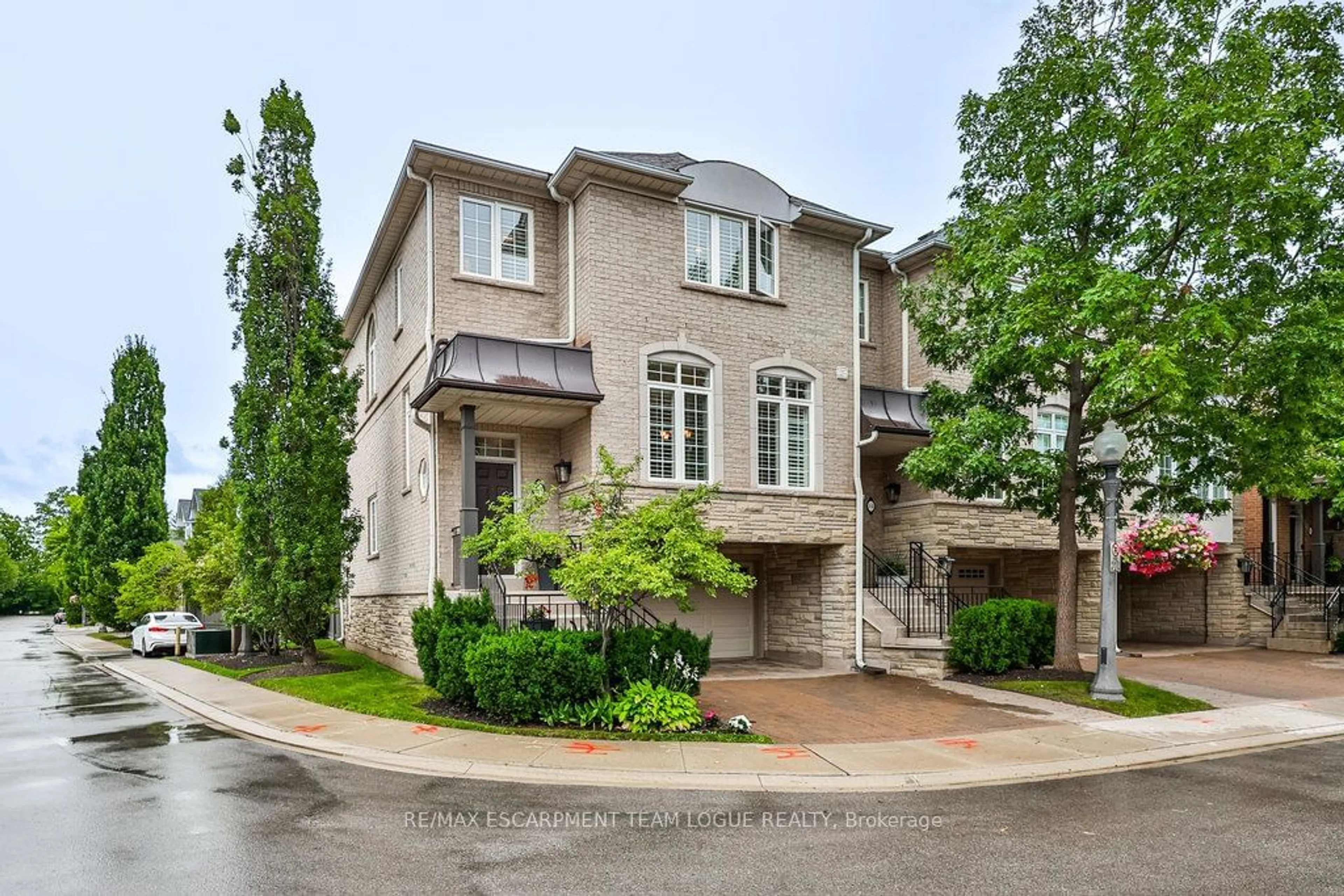 A pic from exterior of the house or condo, cottage for 1267 DORVAL Dr #65, Oakville Ontario L6M 3Z5