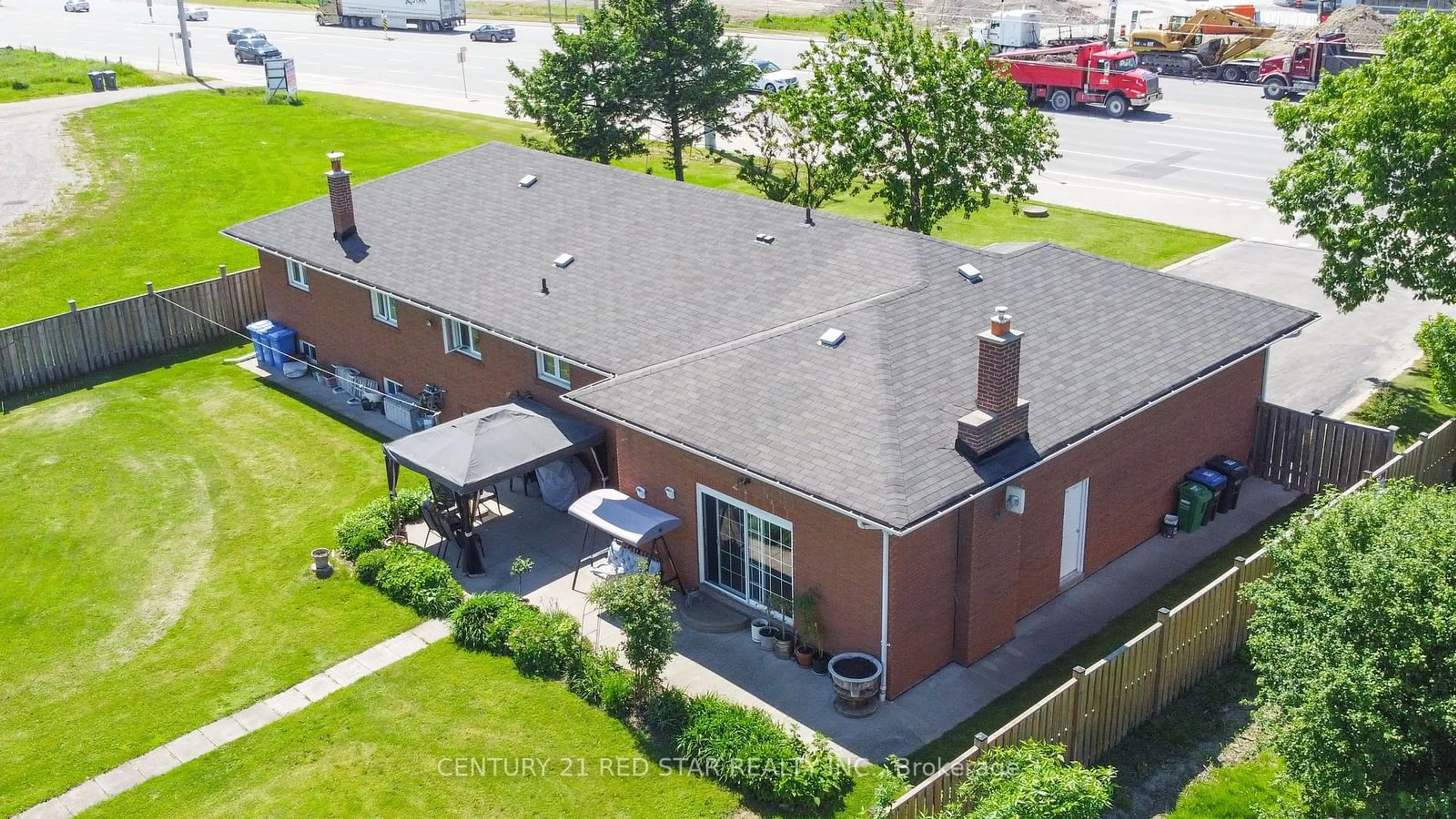 A pic from outside/outdoor area/front of a property/back of a property/a pic from drone, building for 5955 Mayfield Rd, Brampton Ontario L6R 0A8