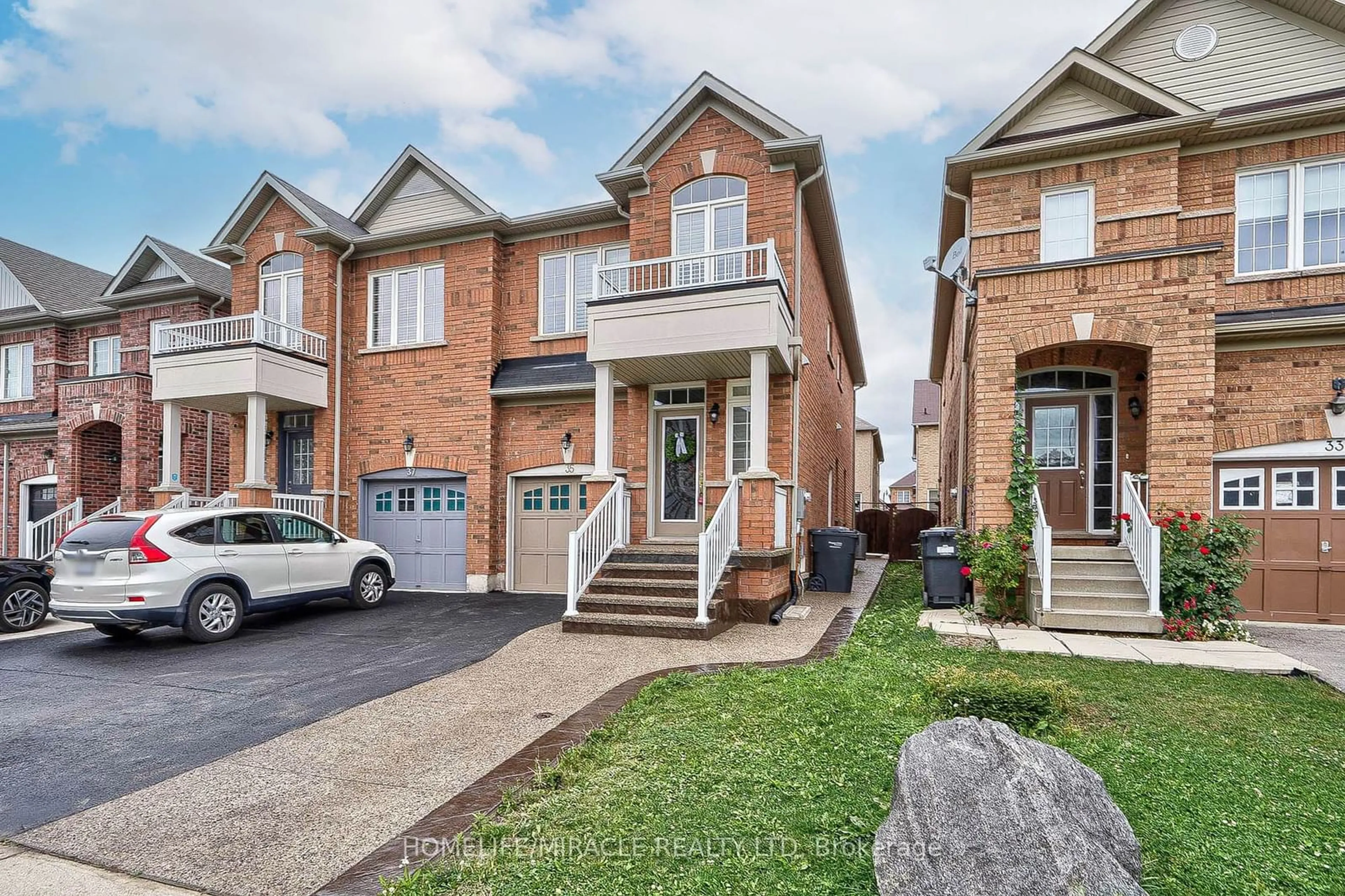 A pic from exterior of the house or condo for 35 Crumlin Cres, Brampton Ontario L6X 0Y2