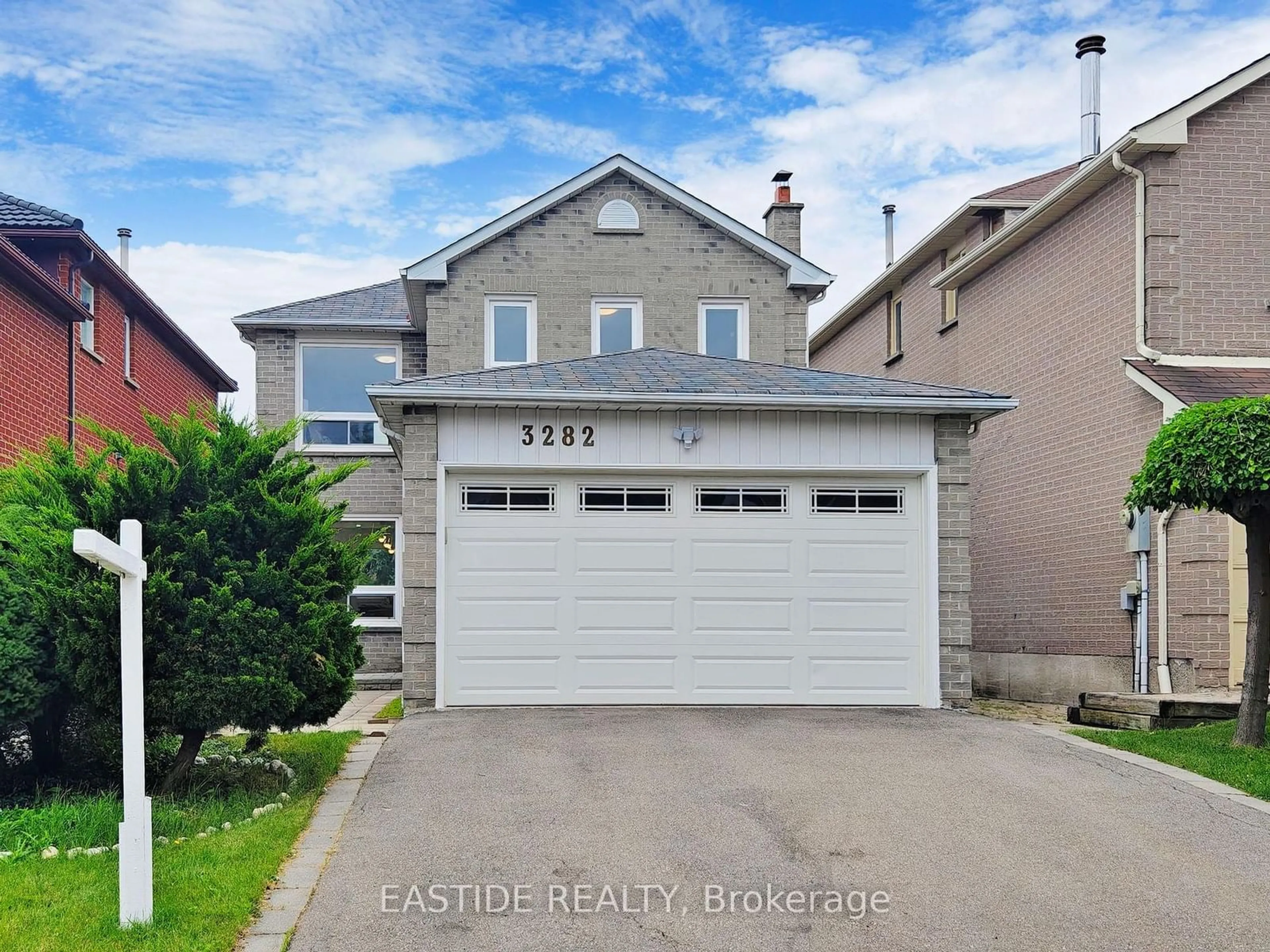 Frontside or backside of a home, cottage for 3282 Dragon Dr, Mississauga Ontario L5B 3G7