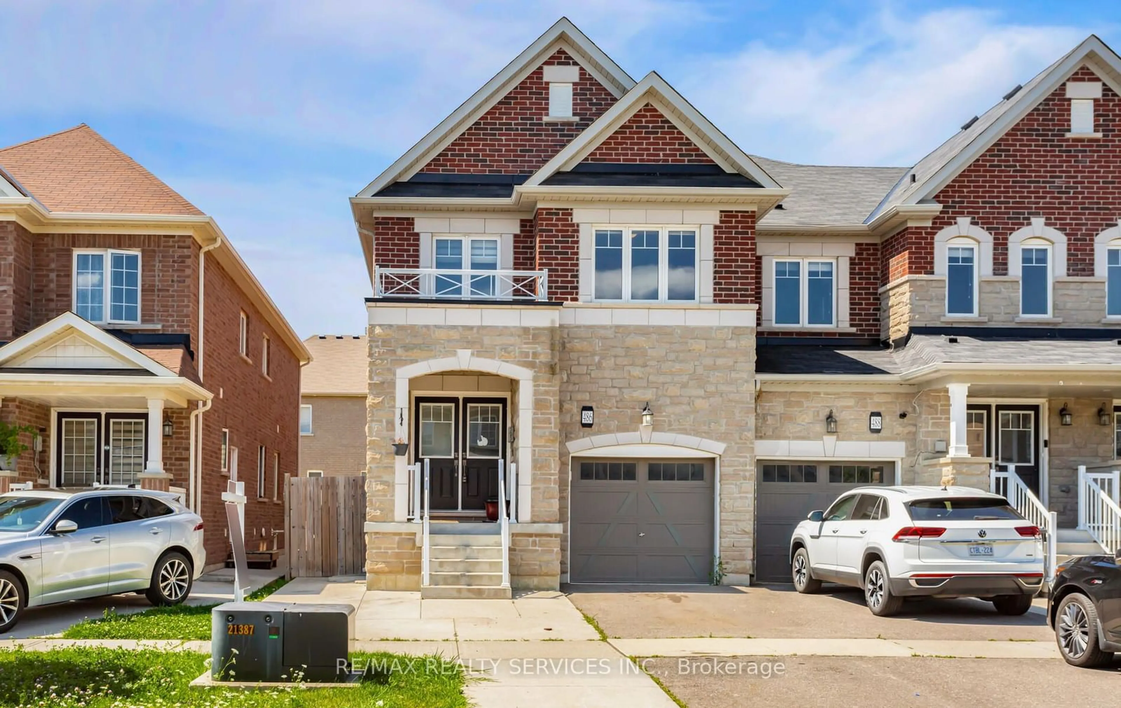 Home with brick exterior material for 486 Queen Mary Dr, Brampton Ontario L7A 4N3