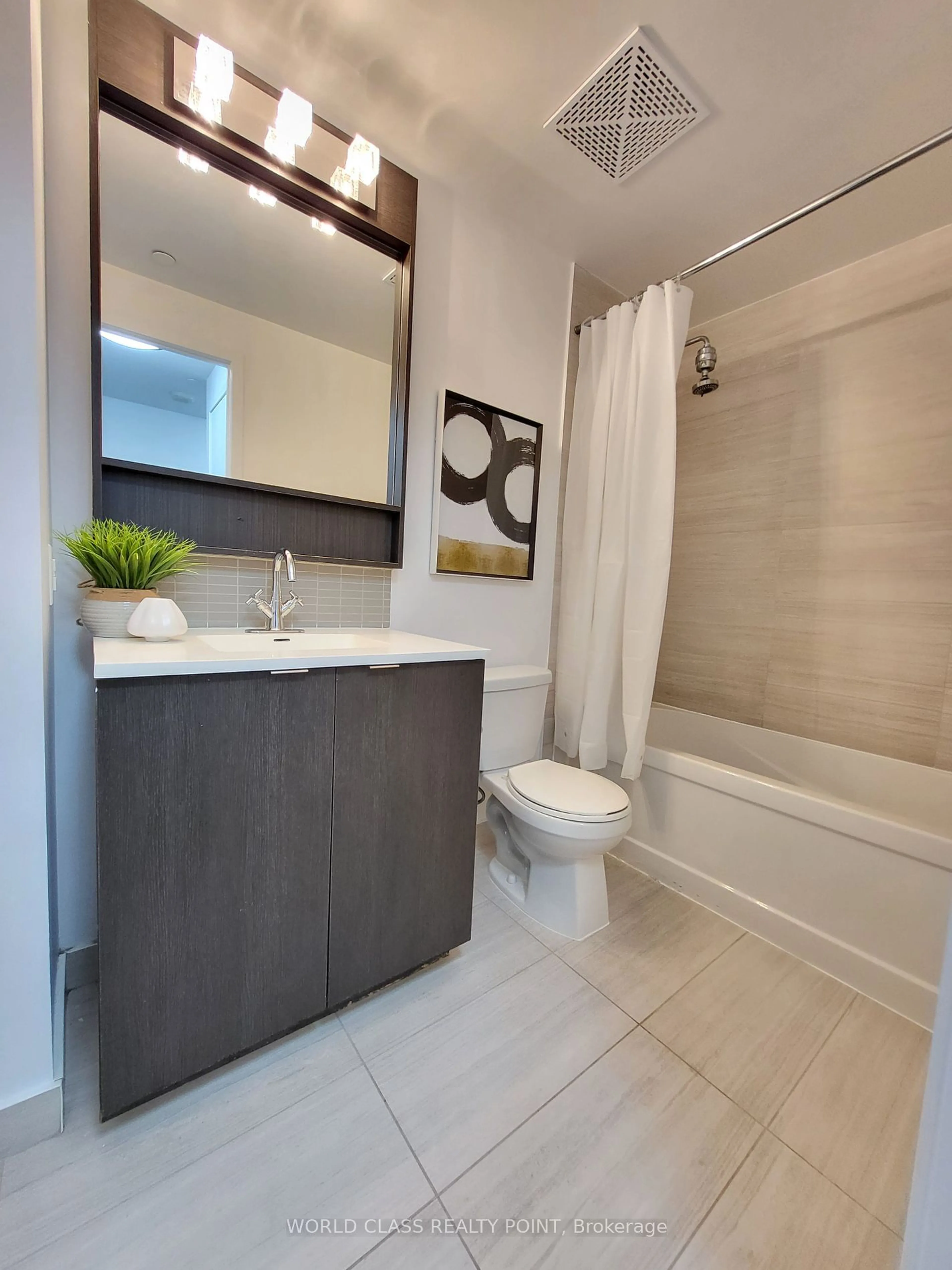 Bathroom for 2560 Eglinton Ave #709, Mississauga Ontario L5M 0Y3