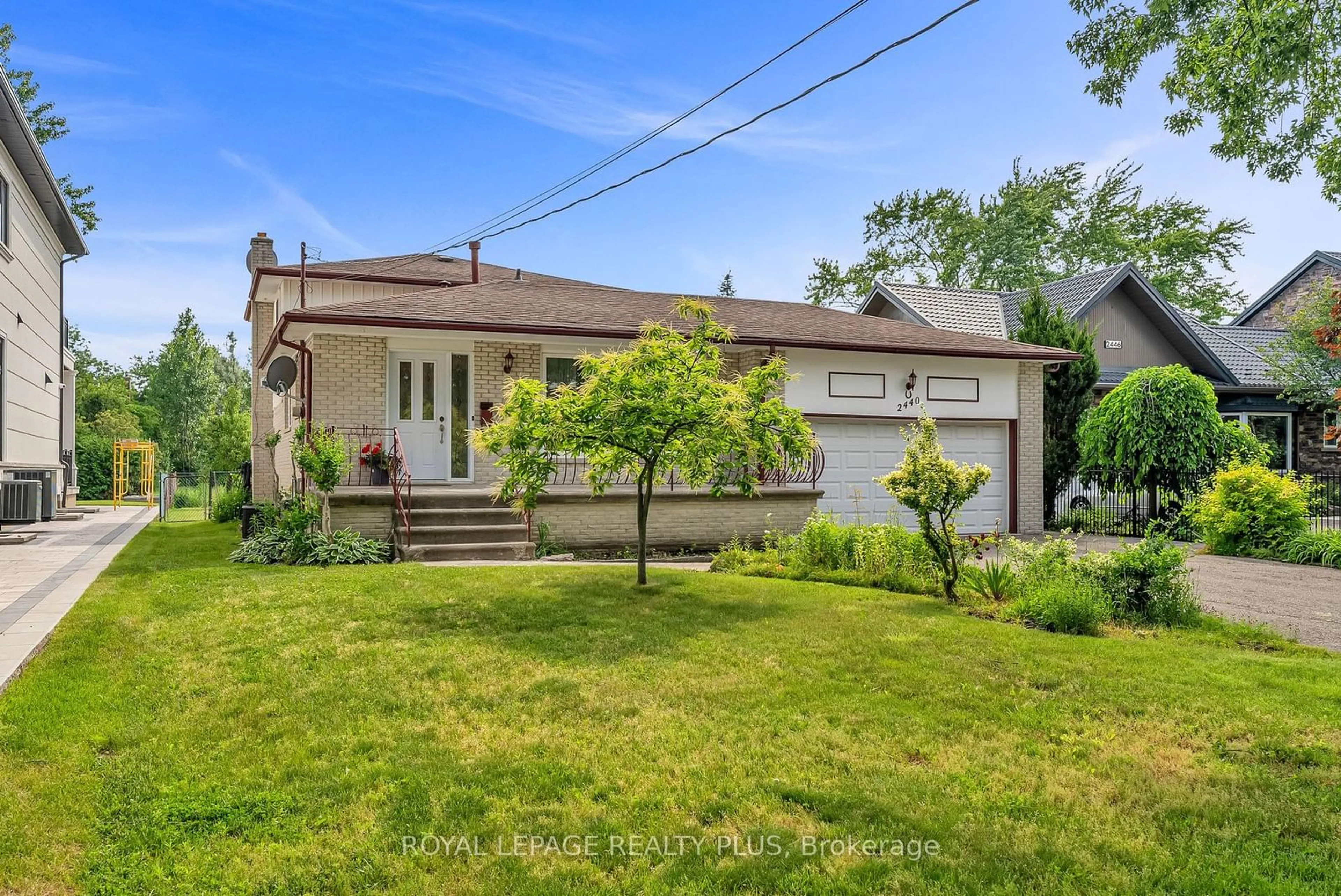 Frontside or backside of a home, the fenced backyard for 2440 Rosemary Dr, Mississauga Ontario L5C 1X2