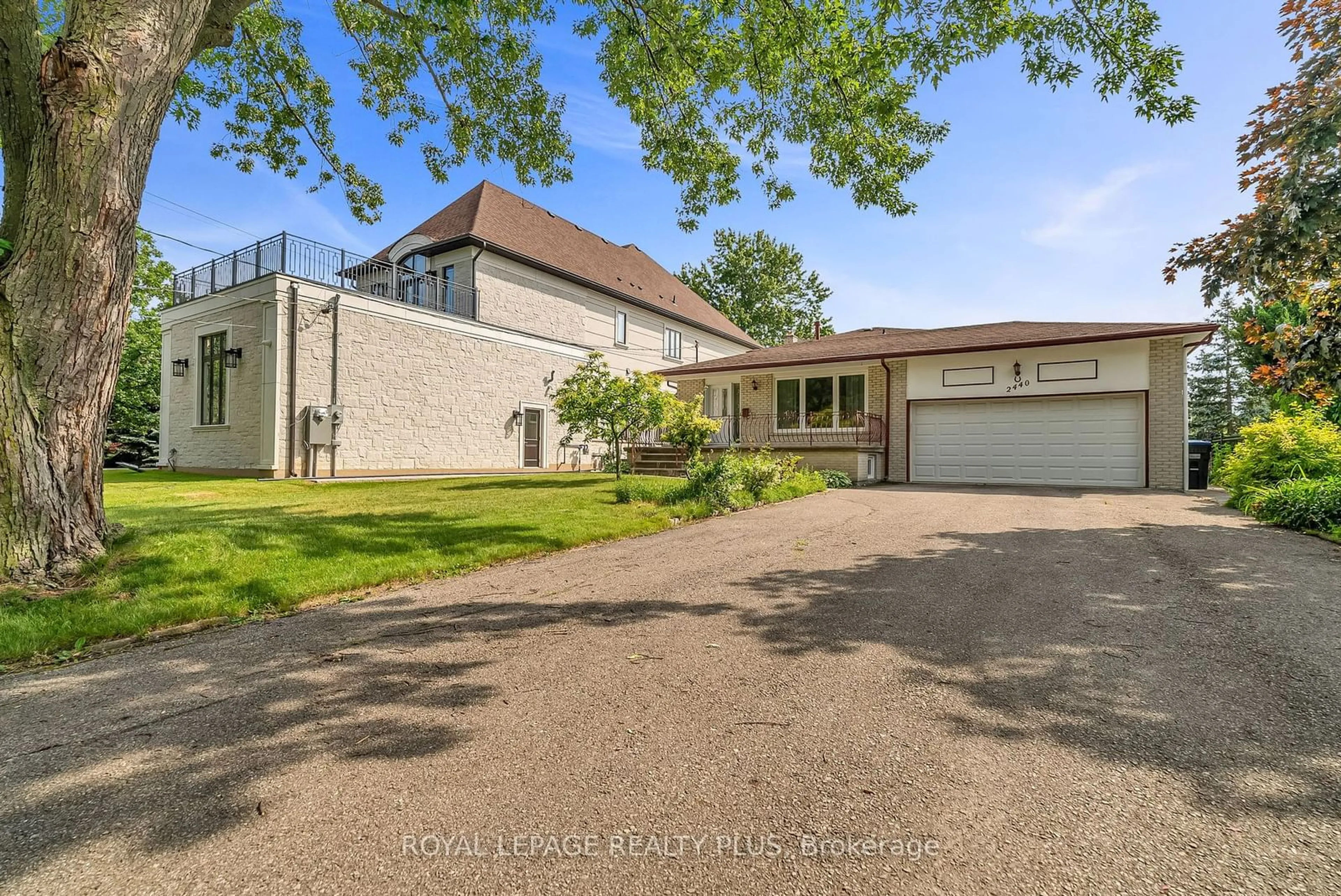 Frontside or backside of a home, the street view for 2440 Rosemary Dr, Mississauga Ontario L5C 1X2