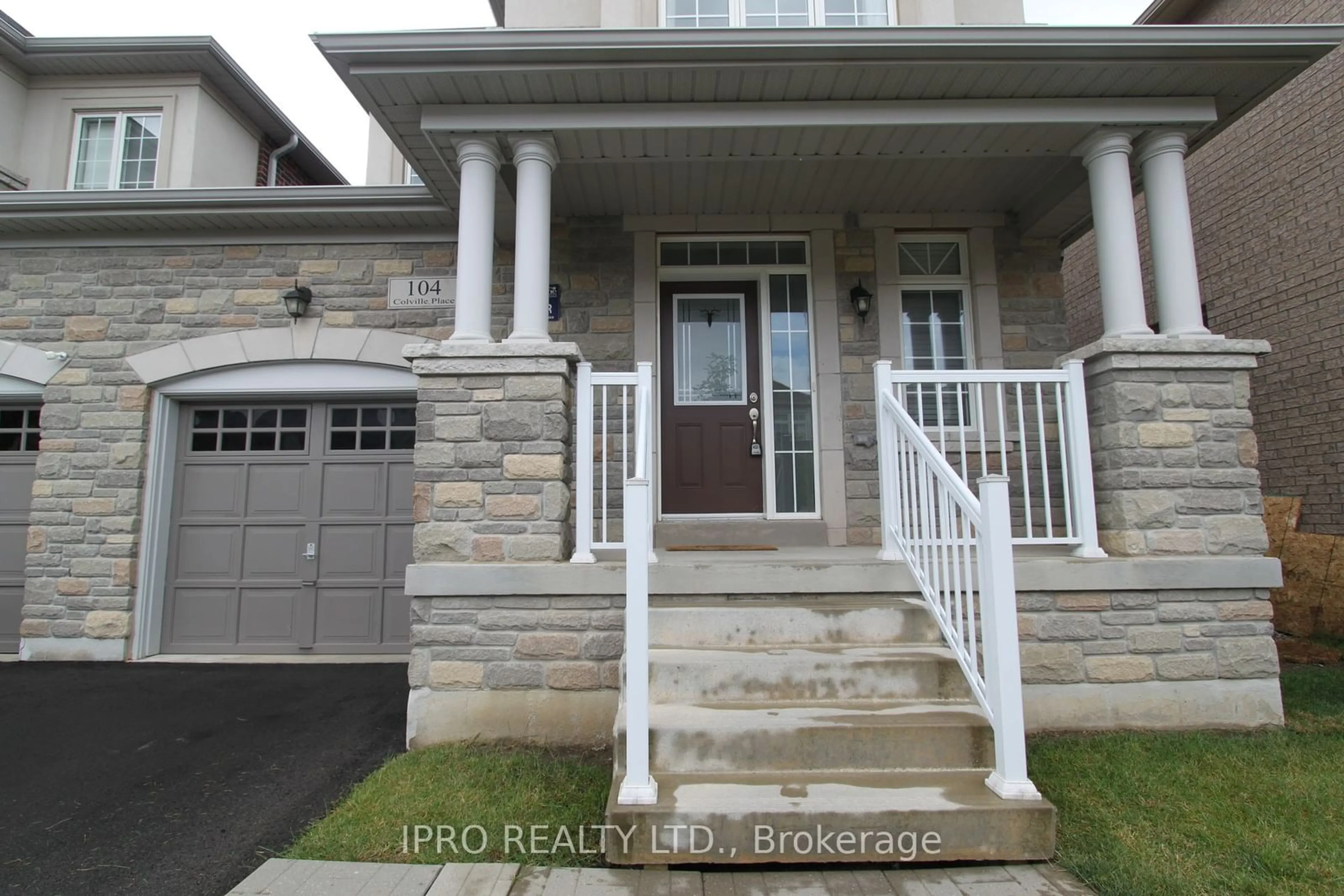 Indoor entryway for 104 Colville Pl, Milton Ontario L9E 1H4