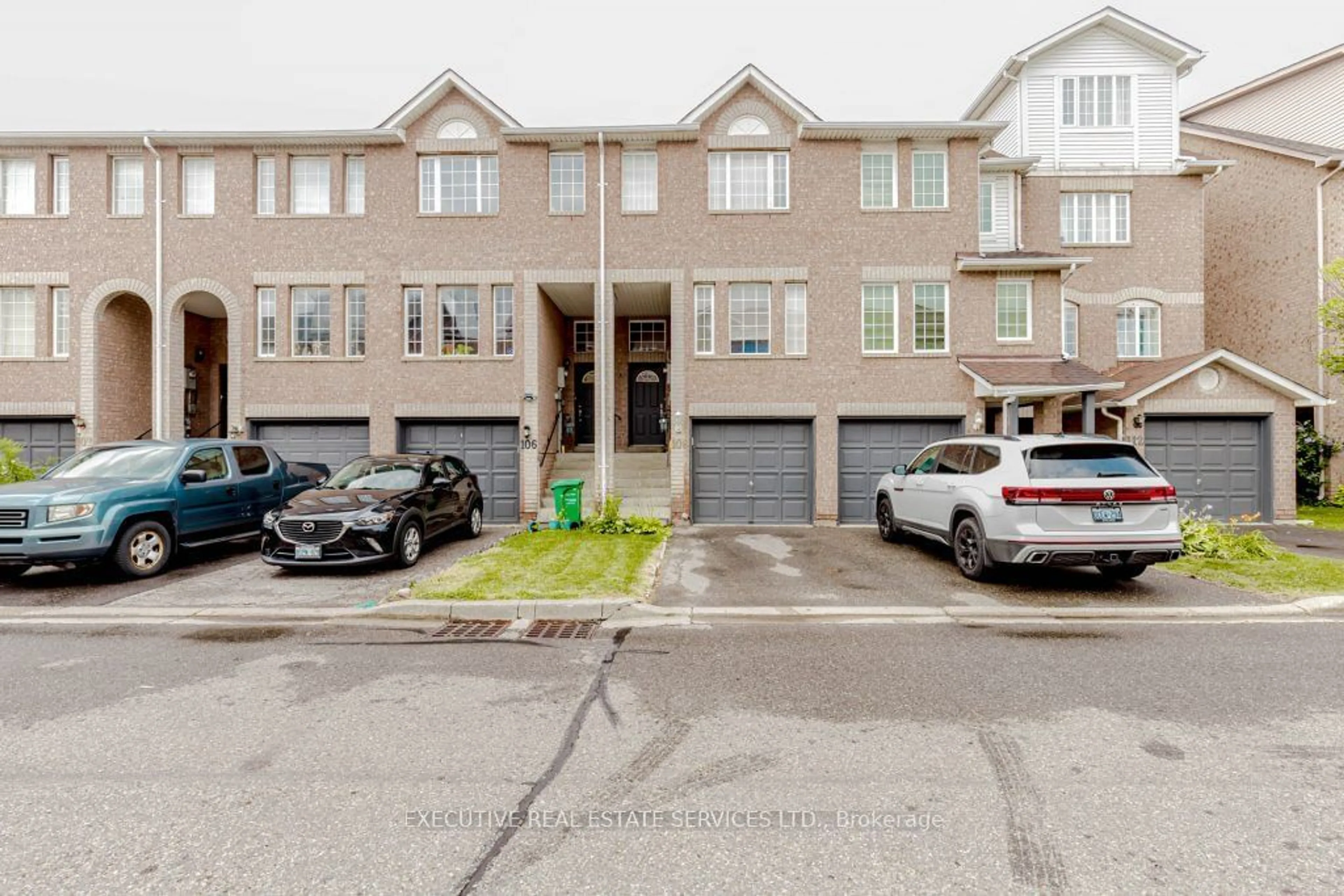 A pic from exterior of the house or condo for 108 Spadina Rd #108, Brampton Ontario L6X 4X6