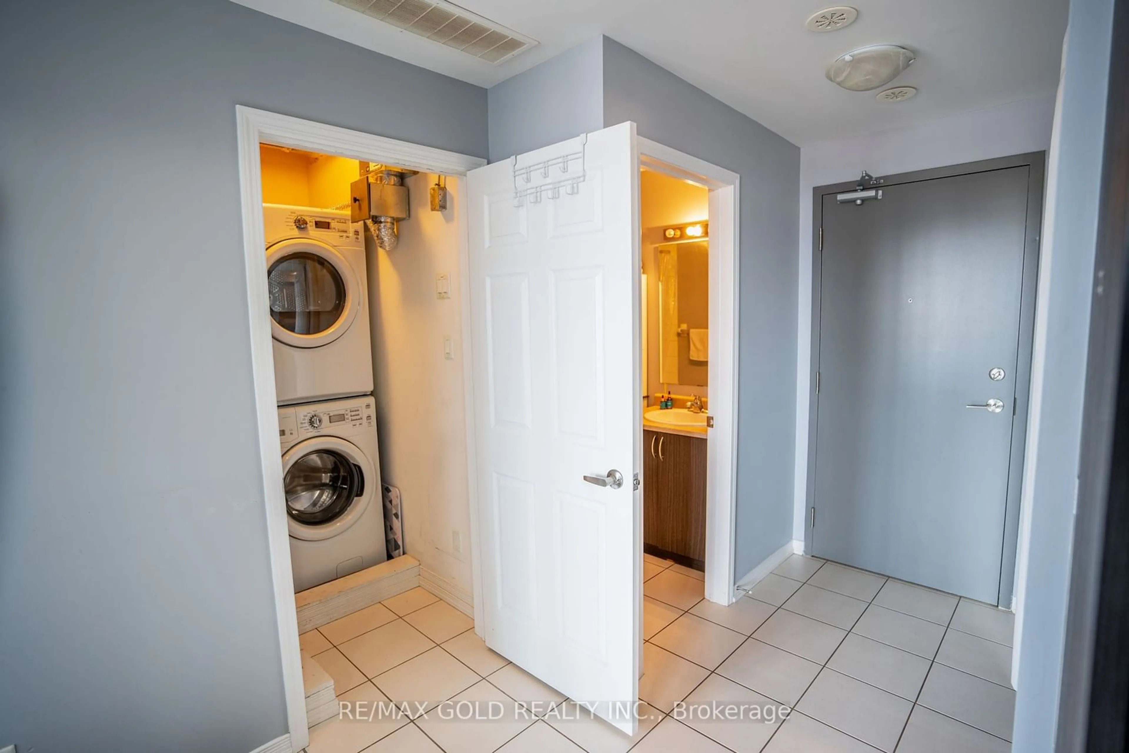 Laundry room for 54 Sky Harbour Dr #306, Brampton Ontario L6Y 6B9