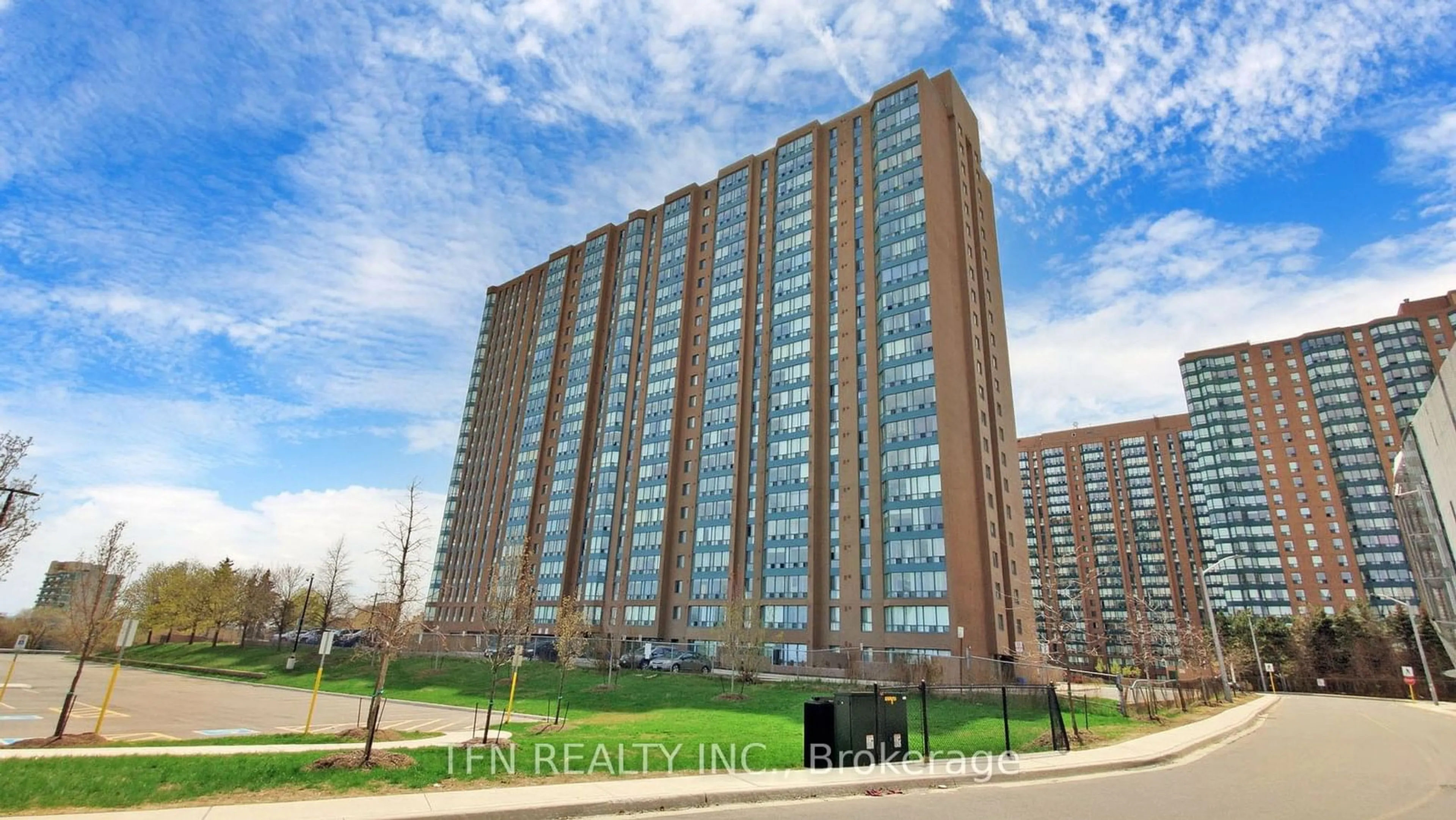 A pic from exterior of the house or condo for 115 Hillcrest Ave #2015, Mississauga Ontario L5B 3Y9