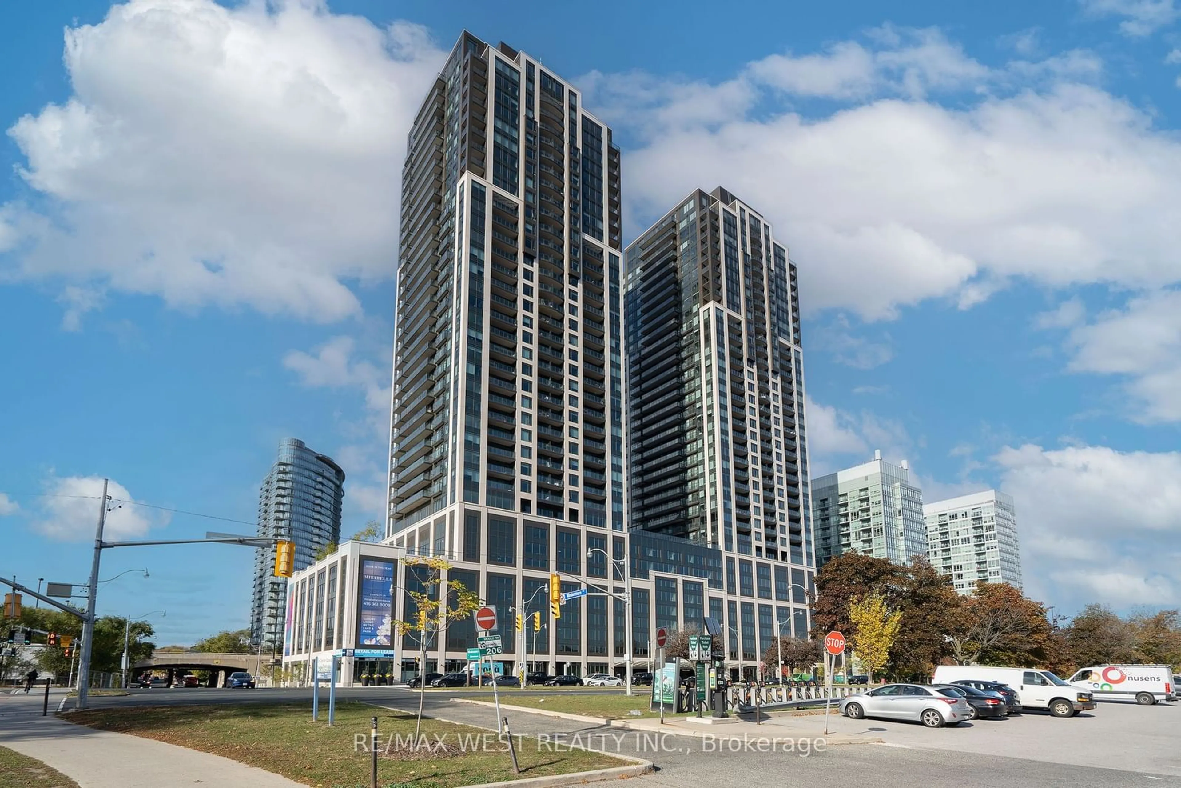 A pic from exterior of the house or condo for 1928 lakeshore Blvd #1209, Toronto Ontario M6S 0B1