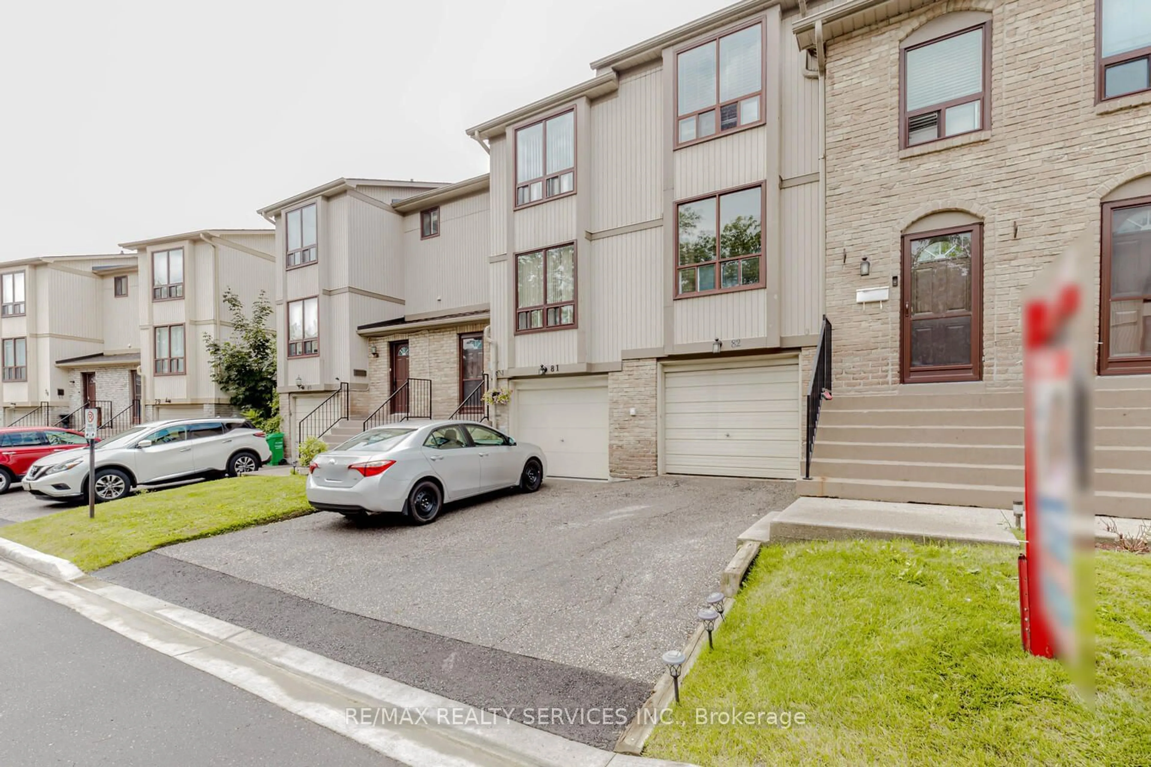 A pic from exterior of the house or condo for 82 Guildford Cres #82, Brampton Ontario L6S 3K2