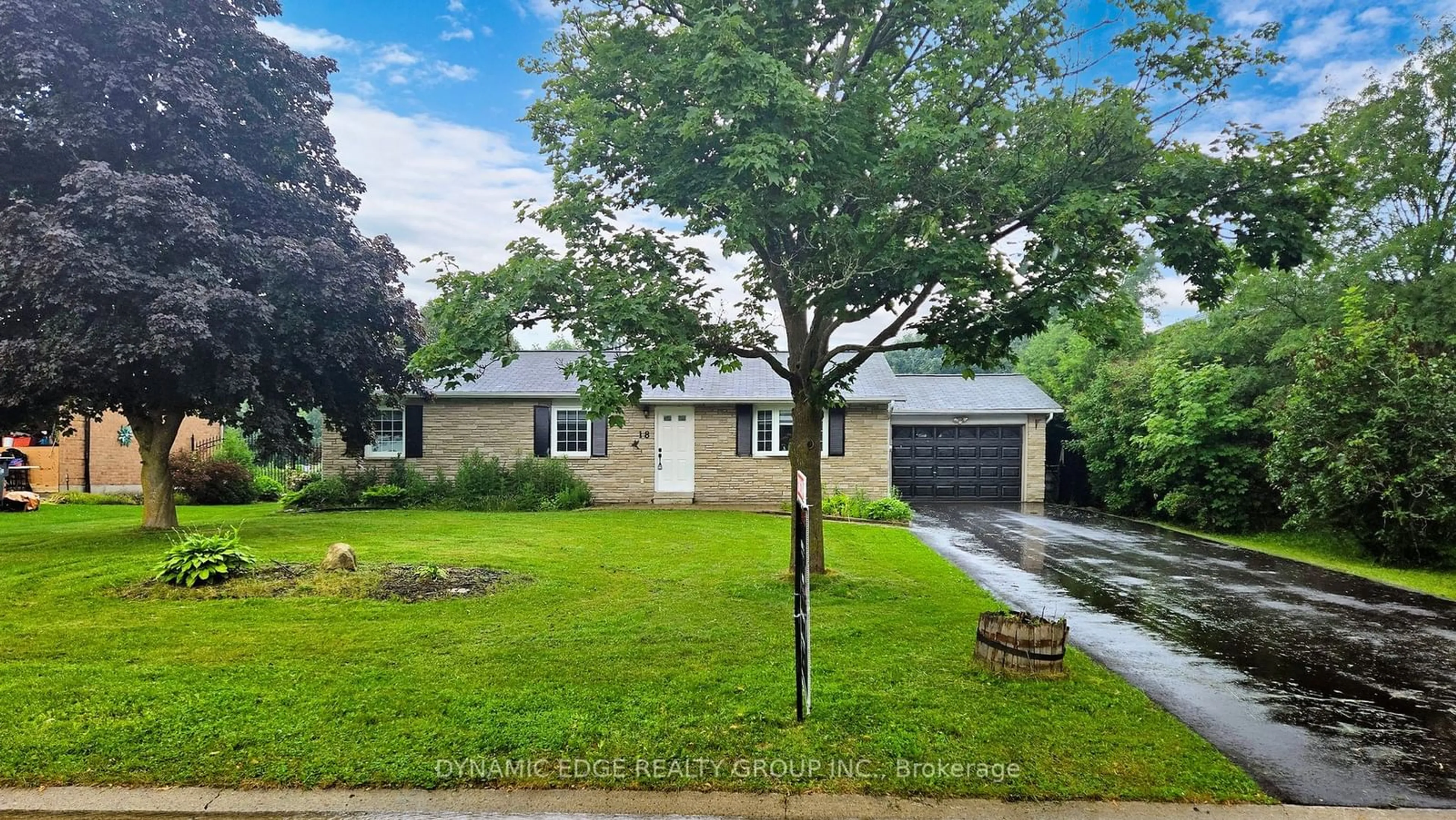 Frontside or backside of a home for 18 Dods Dr, Caledon Ontario L7K 0C6