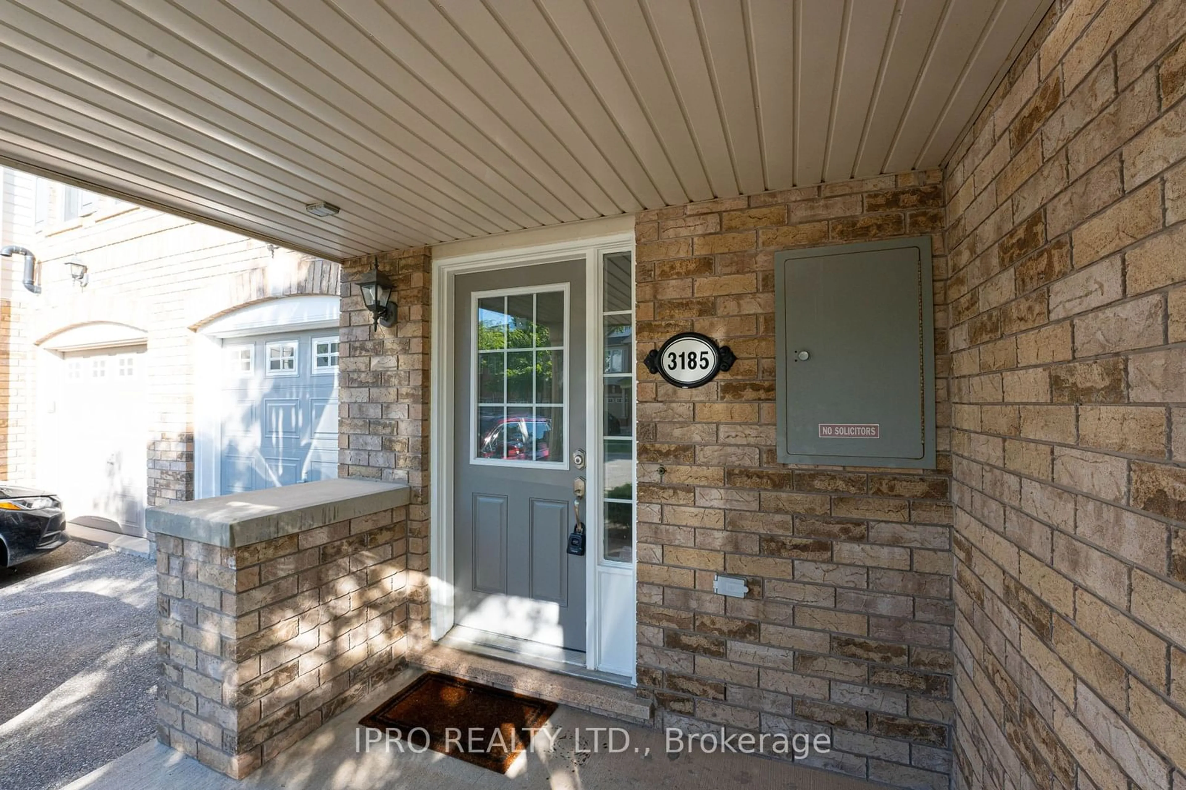 Indoor entryway for 3185 Stornoway Circ, Oakville Ontario L6M 5H8