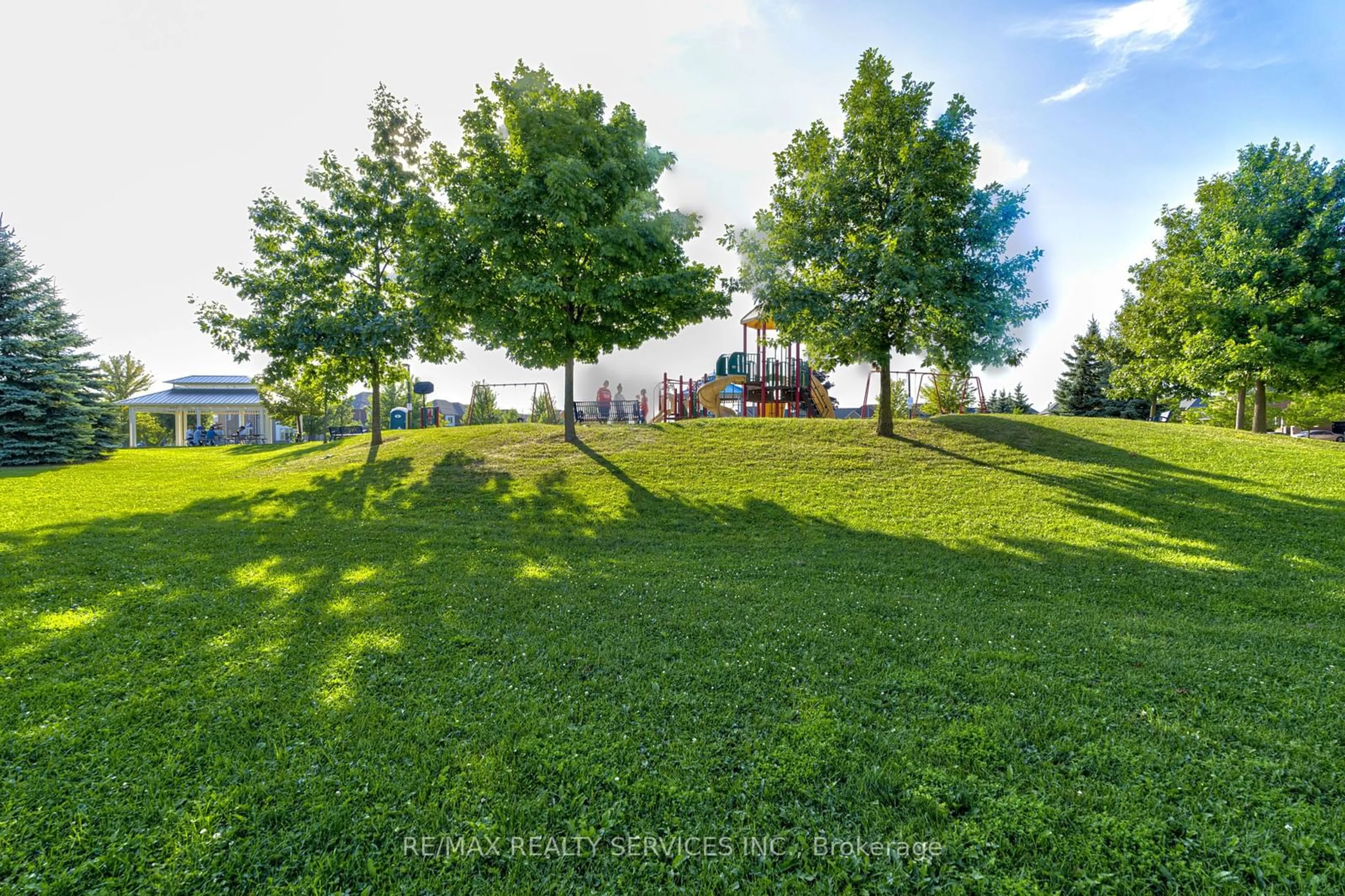 Fenced yard for 13 Bon Echo Tr, Brampton Ontario L6R 0S7