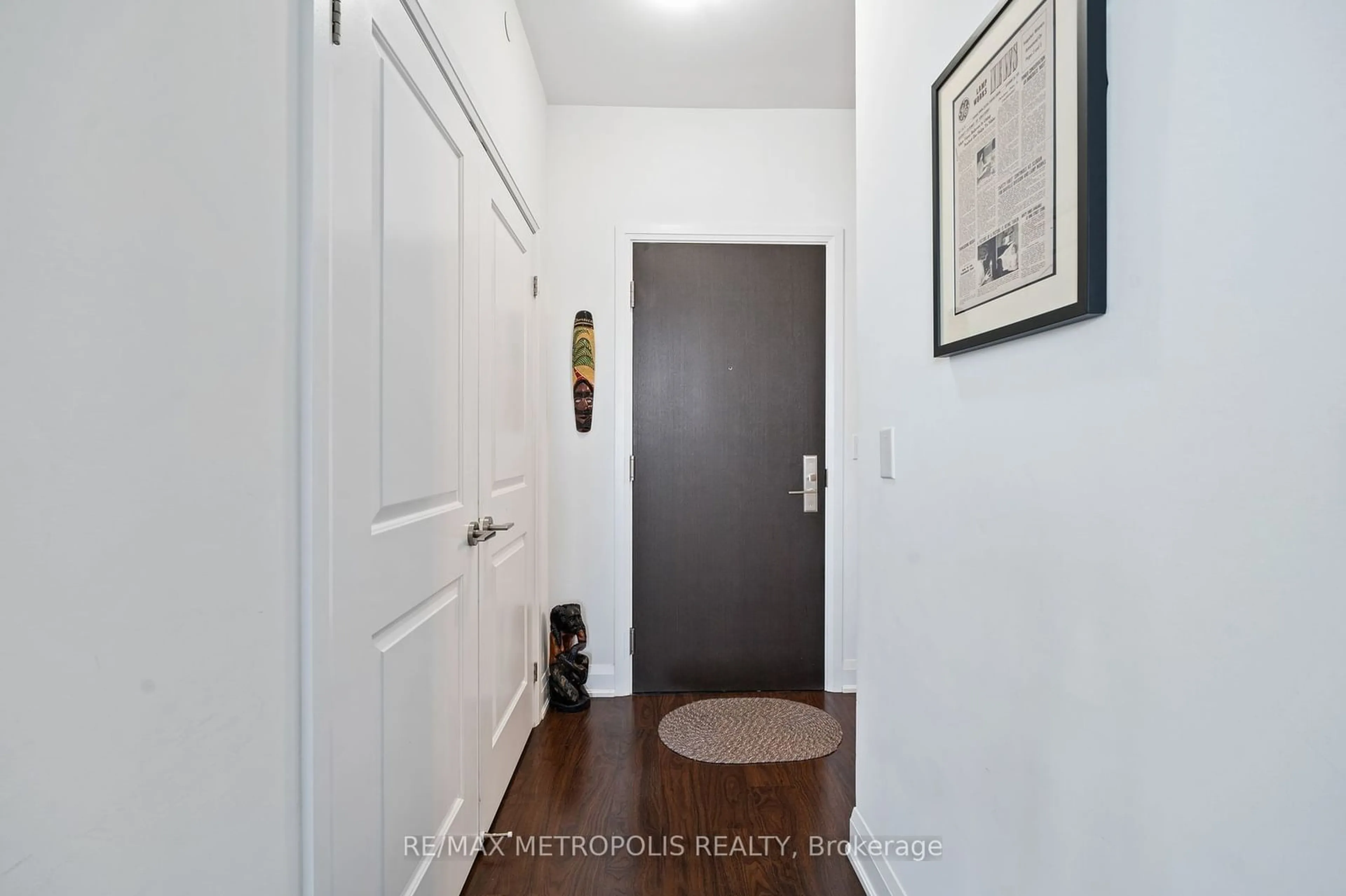 Indoor entryway for 25 Fontenay Crt #1503, Toronto Ontario M9A 0C4