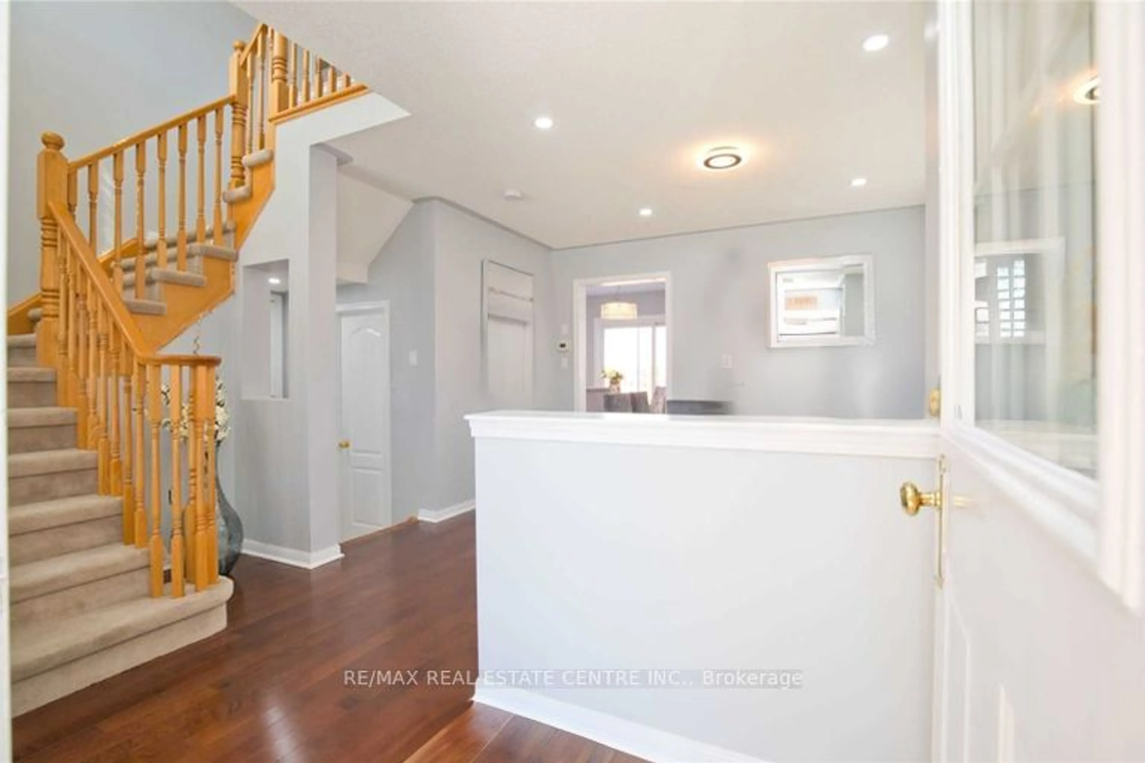 Indoor entryway, wood floors for 215 Brisdale Dr, Brampton Ontario L7A 2T4