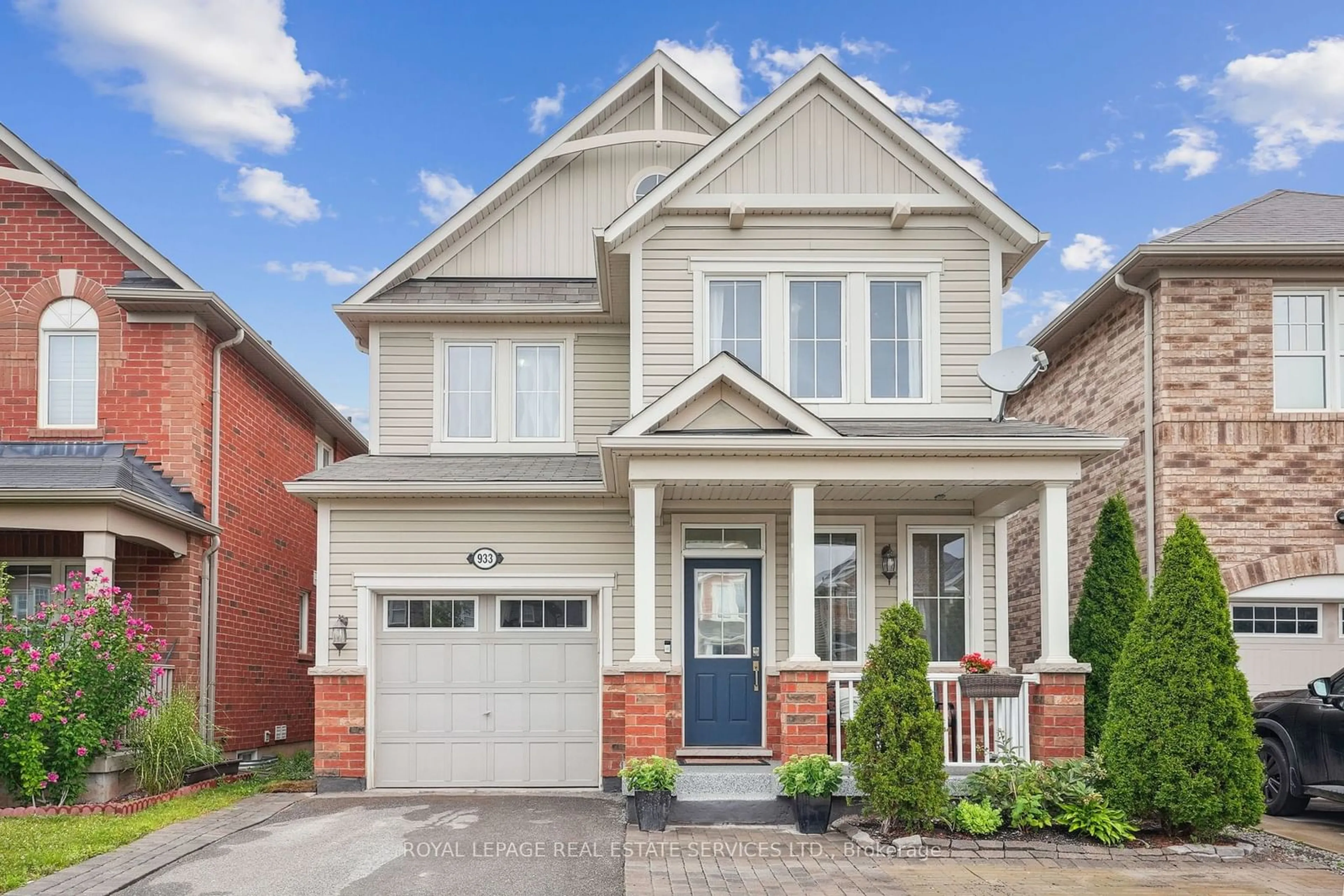 Home with brick exterior material for 933 Farmstead Dr, Milton Ontario L9T 8J5