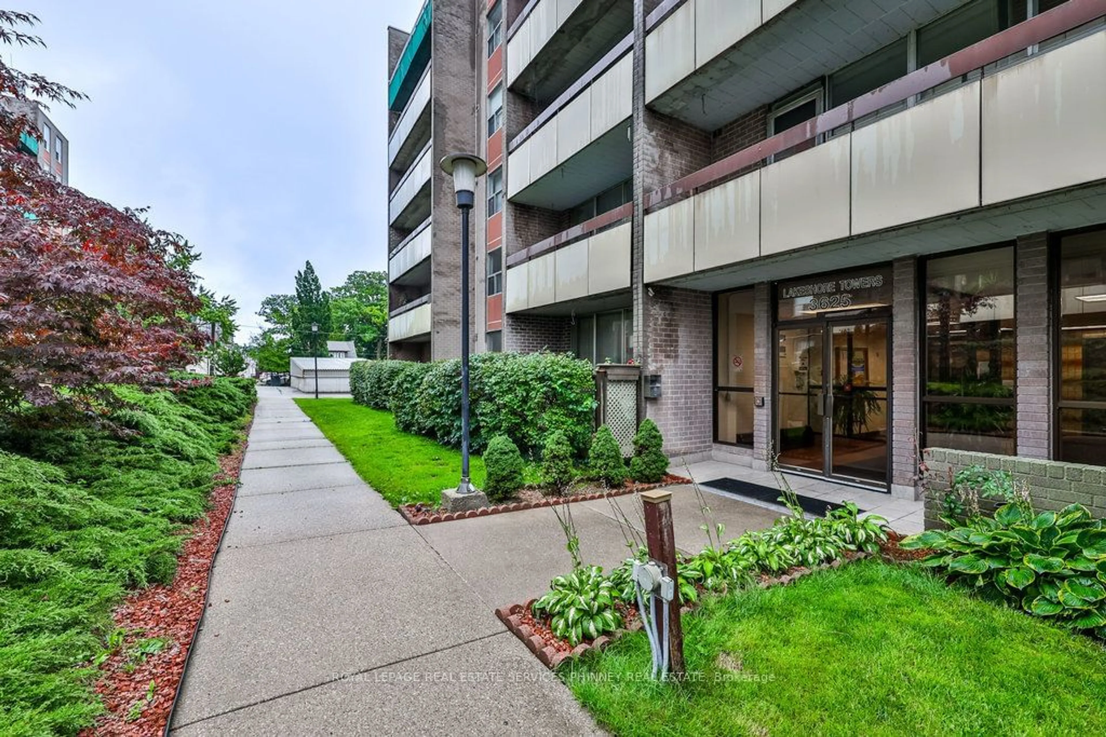 A pic from exterior of the house or condo for 3625 Lake Shore Blvd #302, Toronto Ontario M8W 4W2