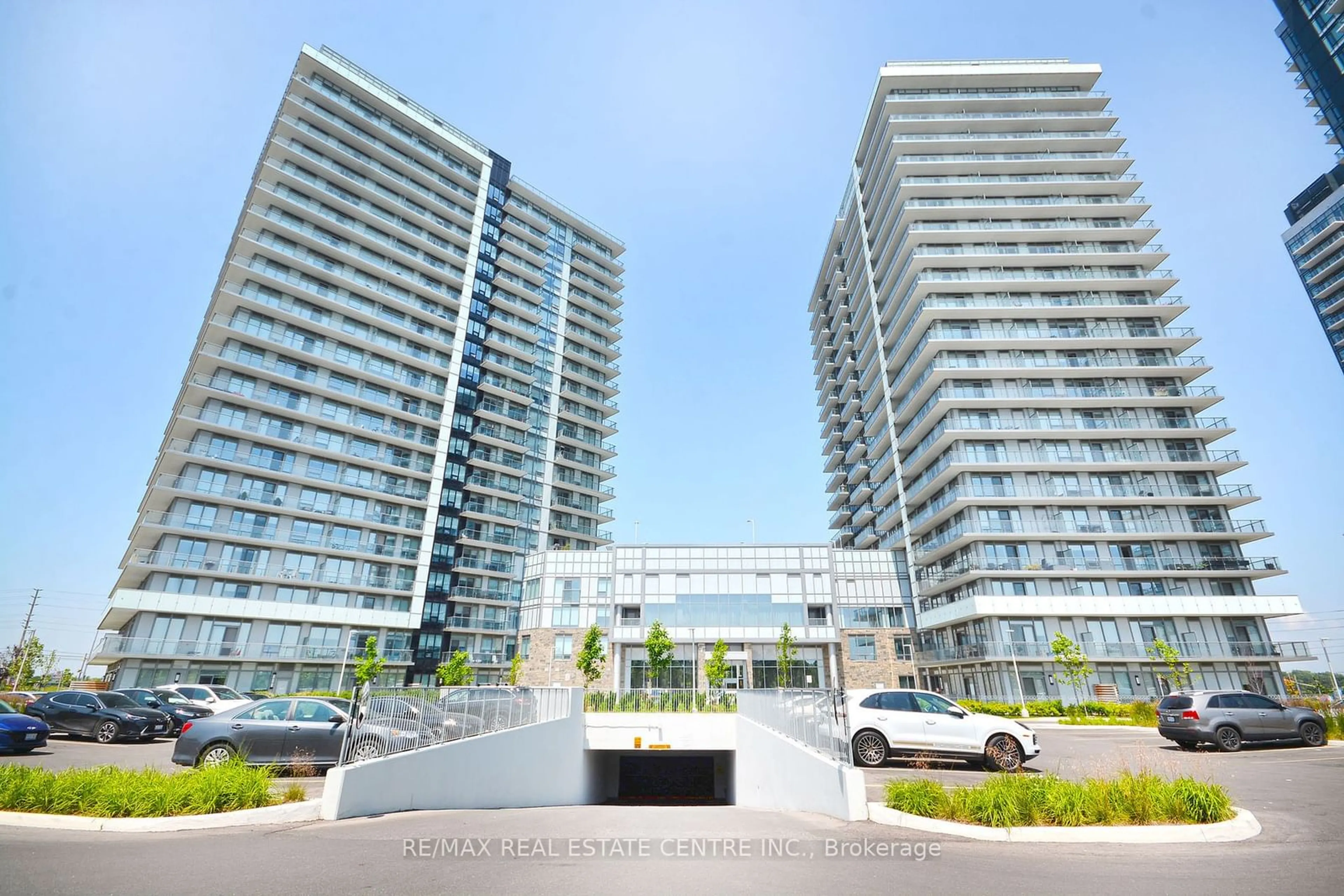 A pic from exterior of the house or condo for 4675 Metcalfe Ave #209, Mississauga Ontario L5M 0Z8