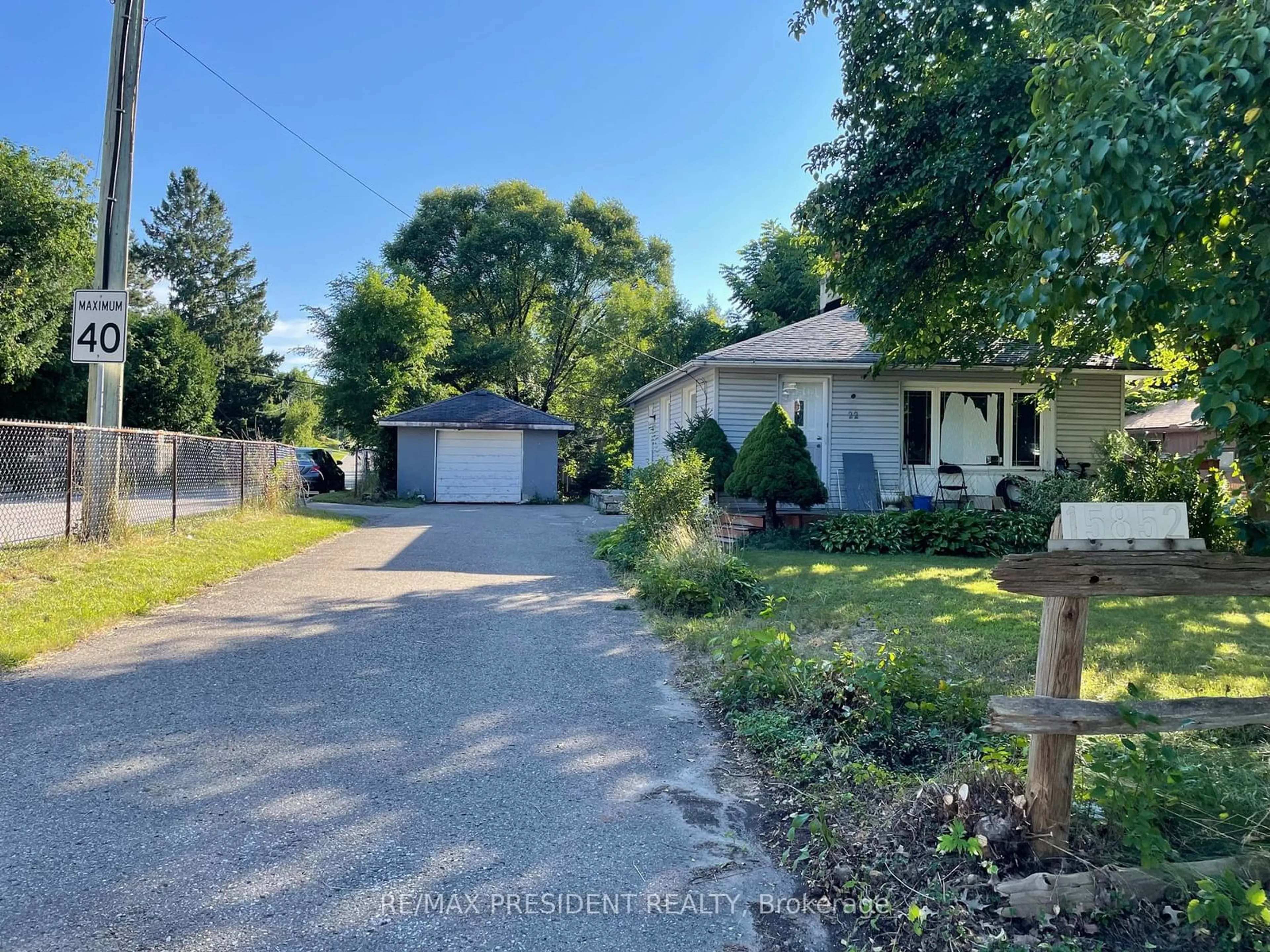 Frontside or backside of a home for 15852 Airport Rd, Caledon Ontario L7C 1K6