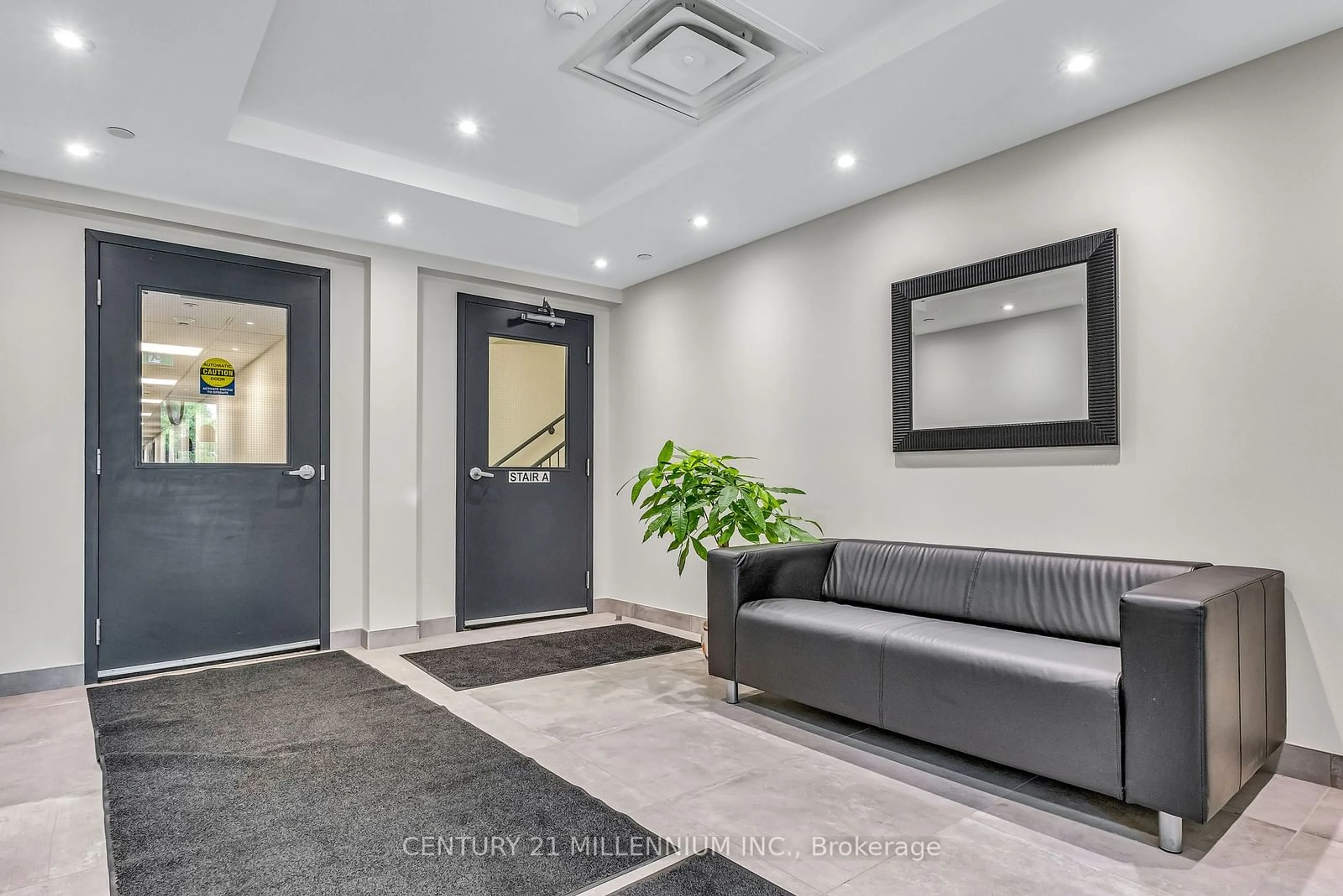 Indoor foyer for 310 Broadway Ave #308, Orangeville Ontario L9W 1L3