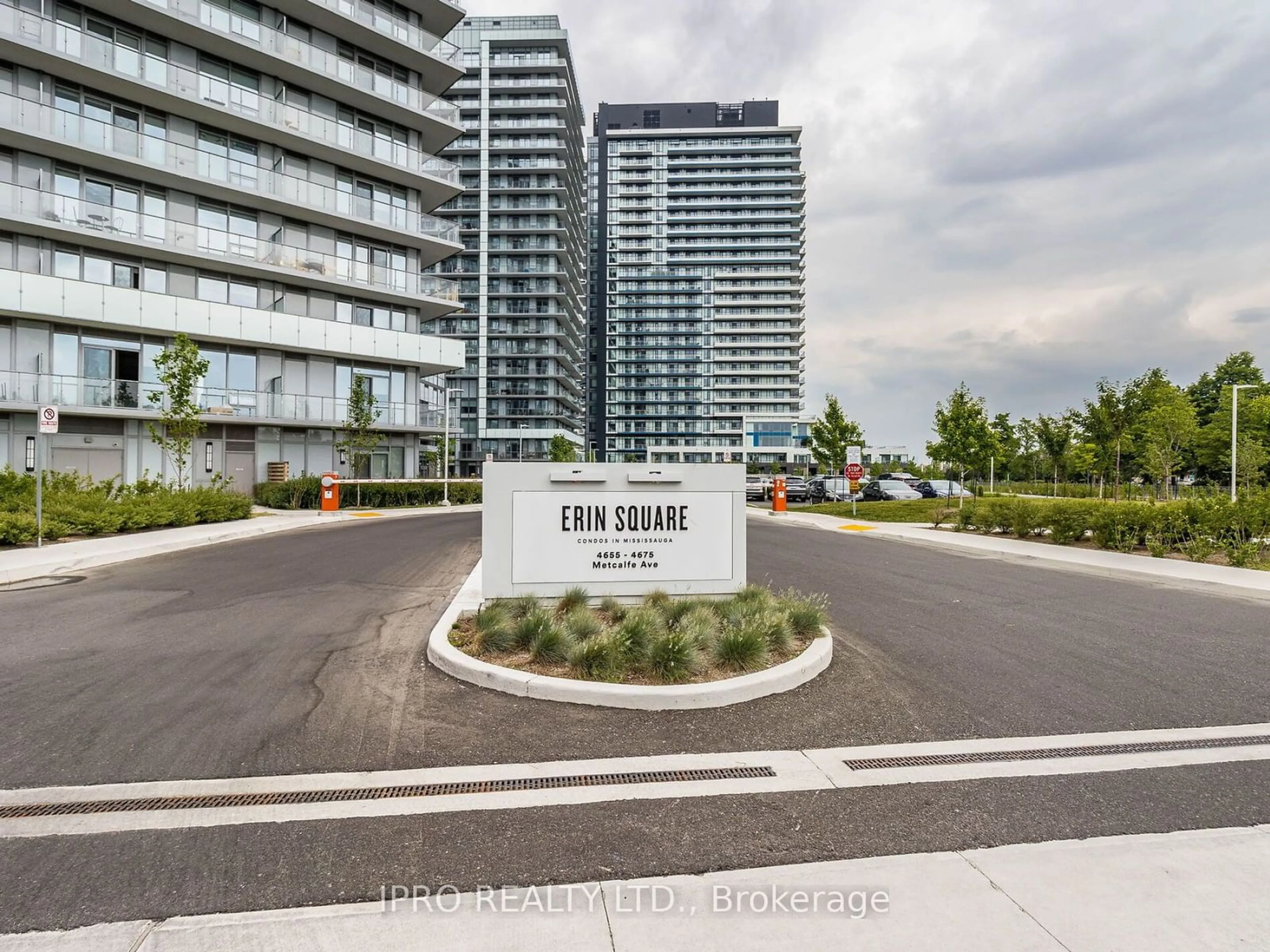 A pic from exterior of the house or condo, the street view for 4655 Metcalfe Ave #404B, Mississauga Ontario L5M 0Z7