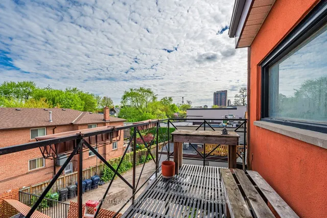 Additional image 7 of 3048 Dundas St