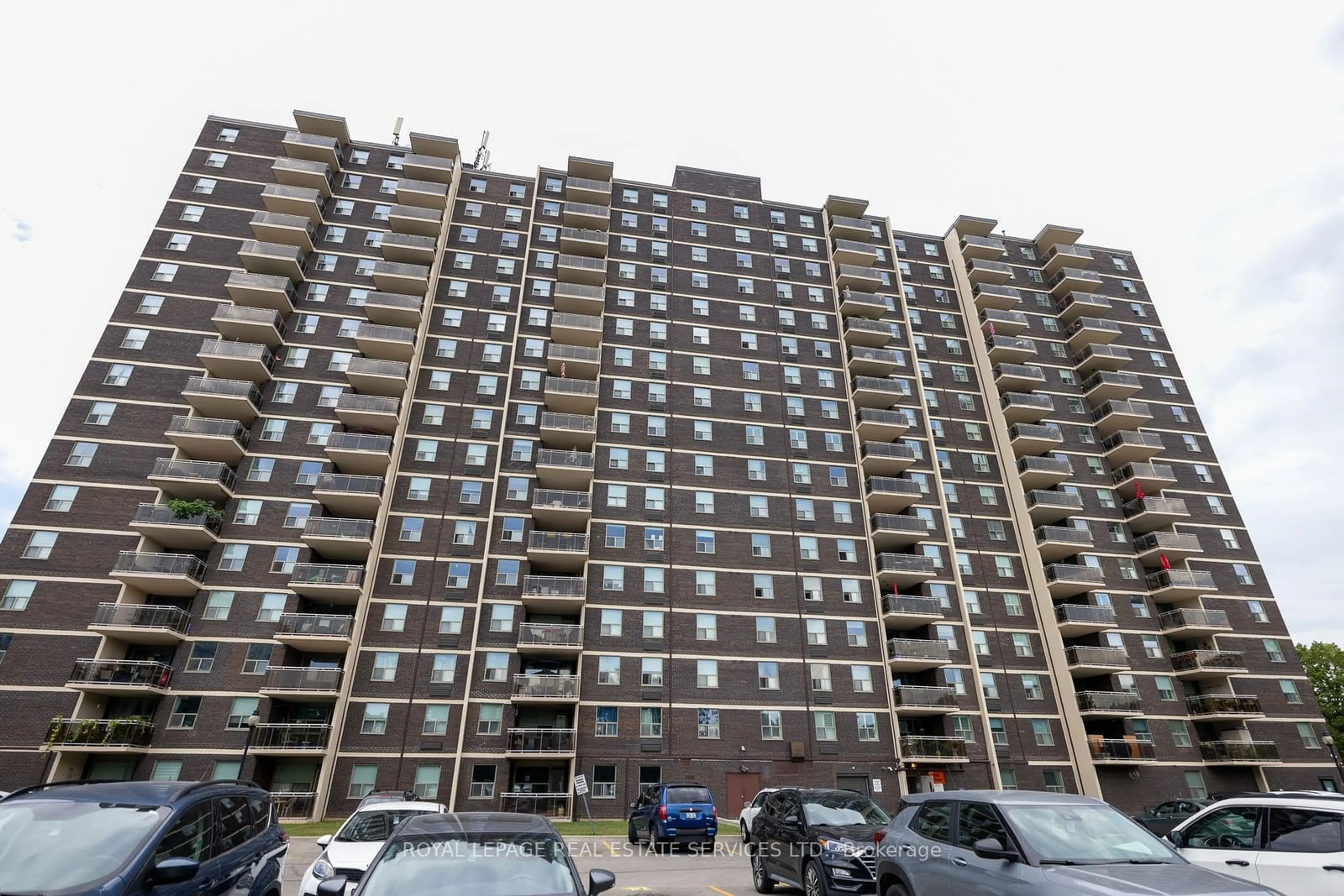 A pic from exterior of the house or condo for 966 Inverhouse Dr ##612, Mississauga Ontario L5J 4B6